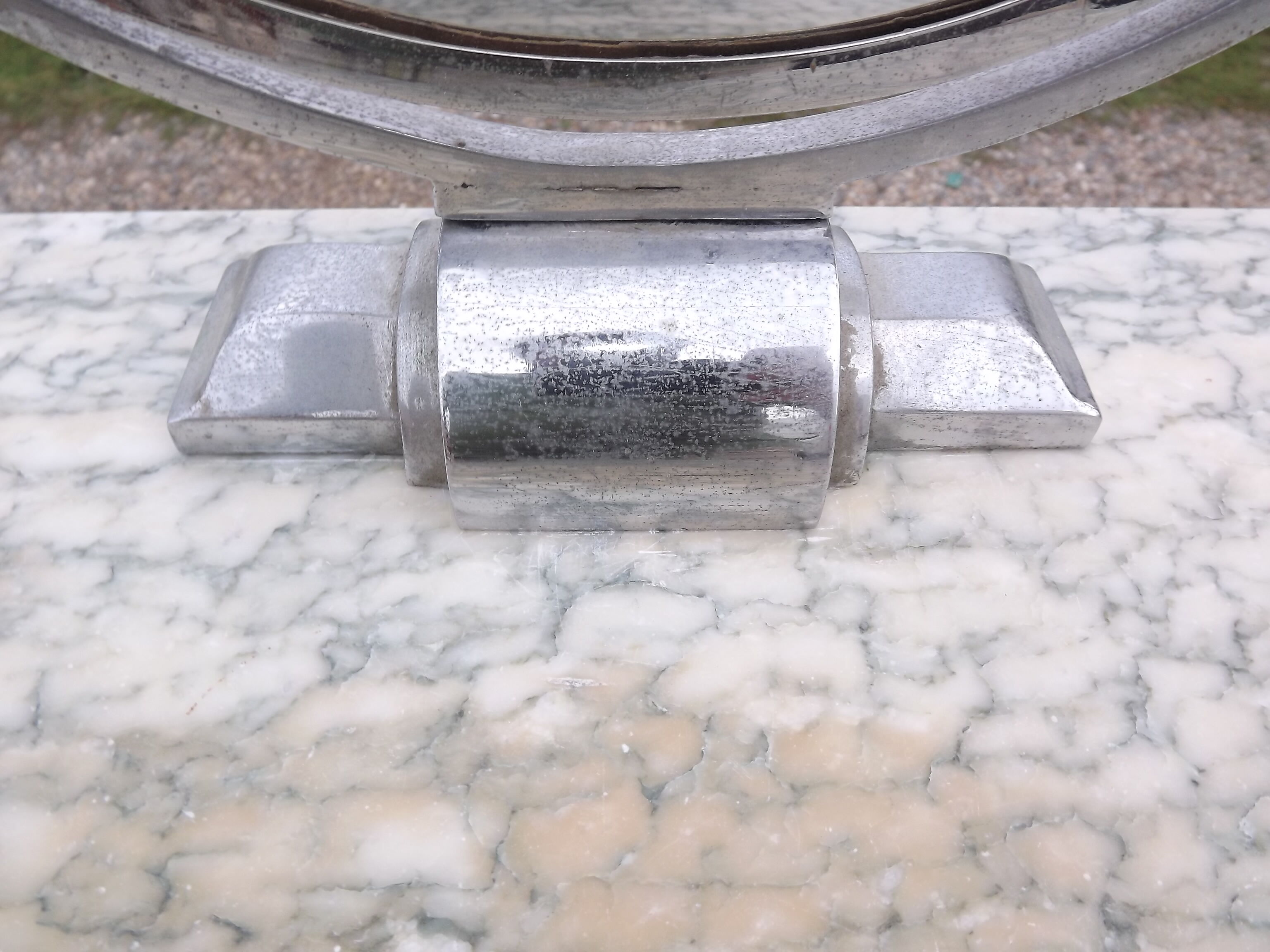 Art deco bathroom furniture