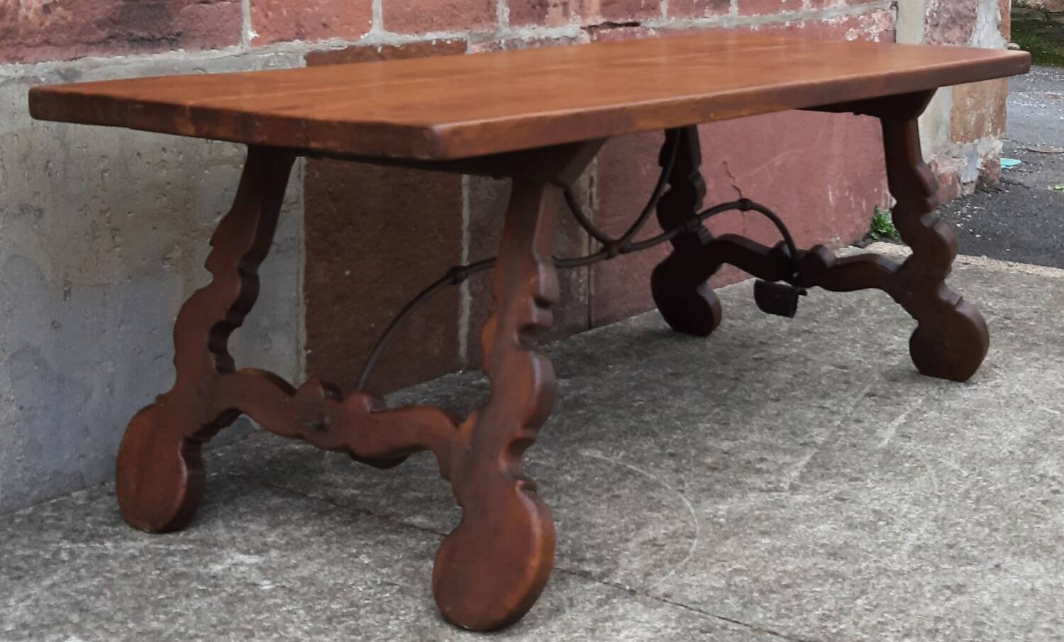 Spanish table with oak lyre legs (19th century)