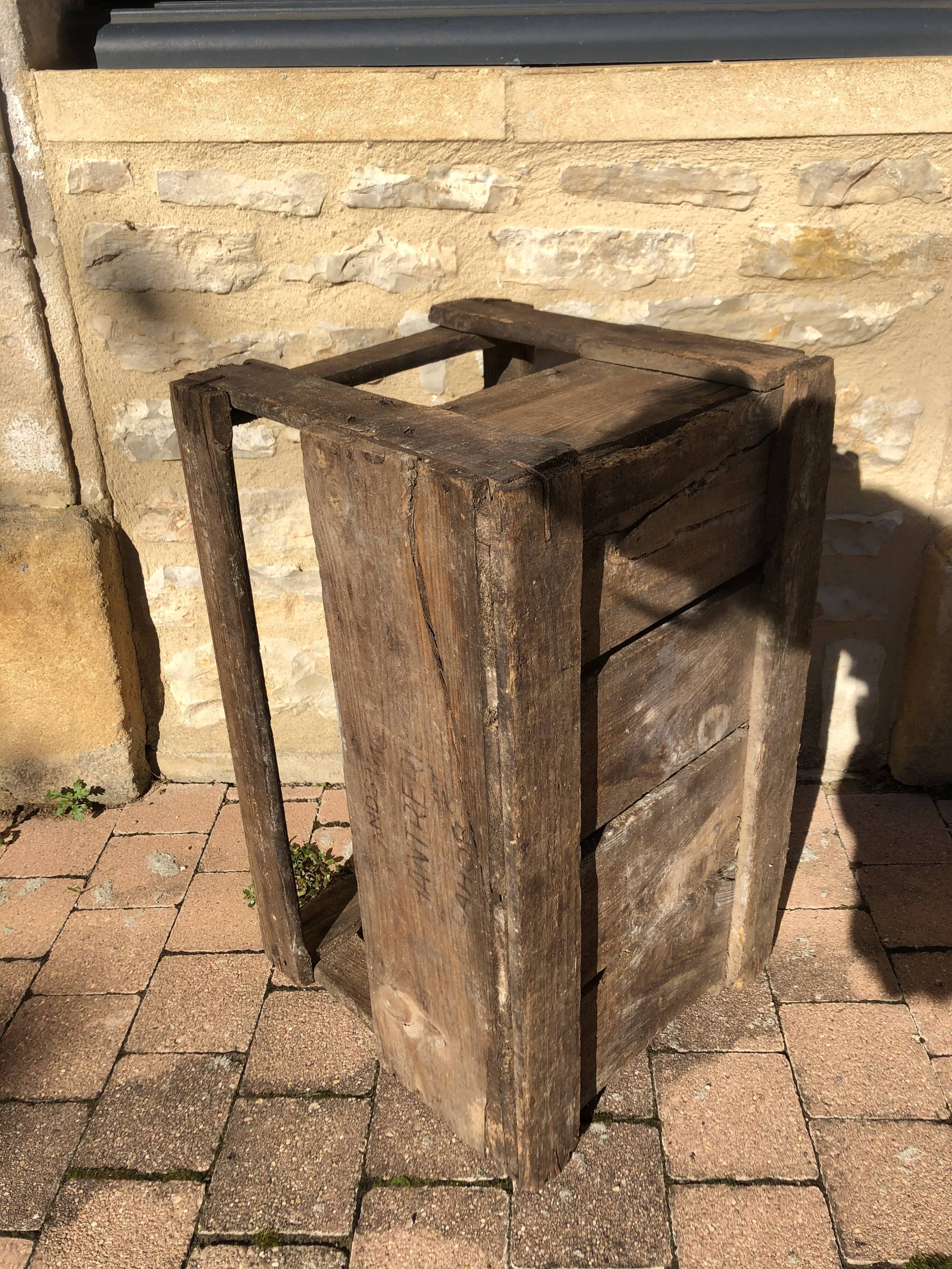 Wooden crate-bottle storage