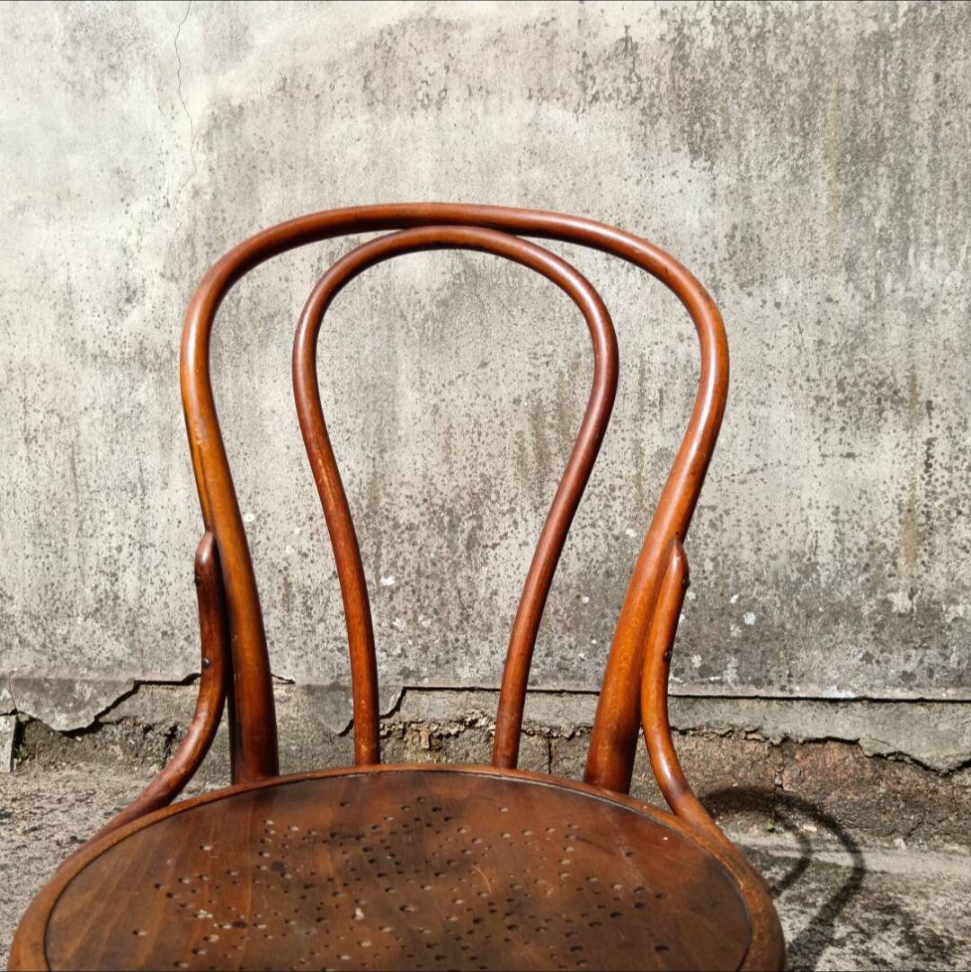Bsitrot chair in curved wood signed J&J Kohn, Vienna 1930