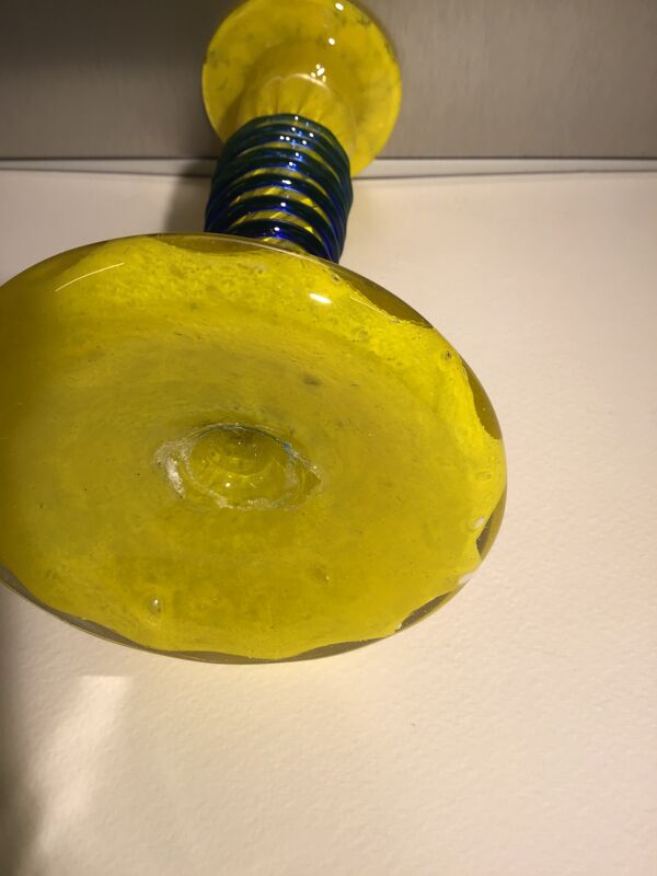 Soliflore jaune torsadé de verre bleu des années 60/70