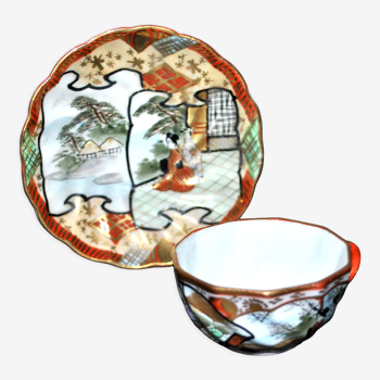 Tasse en porcelaine japonaise polylobée - décor de geisha peint main