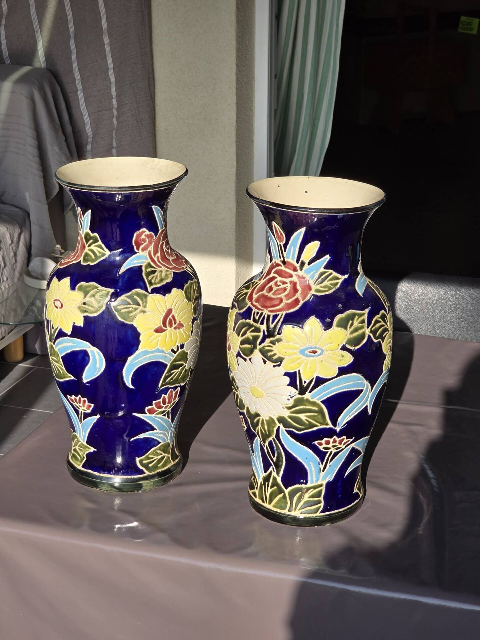 Pair of Dien Thao cobalt blue vases, 20th century.