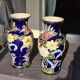 Paire de vases Dien Thao bleu cobalt, 20ème siècle