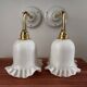Paire d’appliques murales en opaline blanche