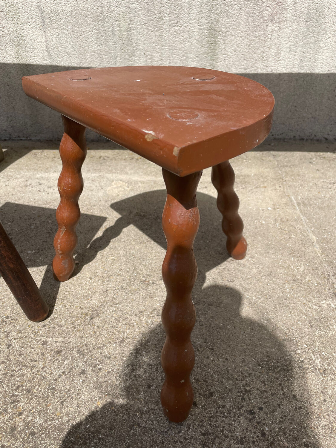 Tabouret en bois tripode