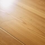 Longue table en pin canadien avec pieds noirs