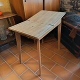 Scandinavian table with a system