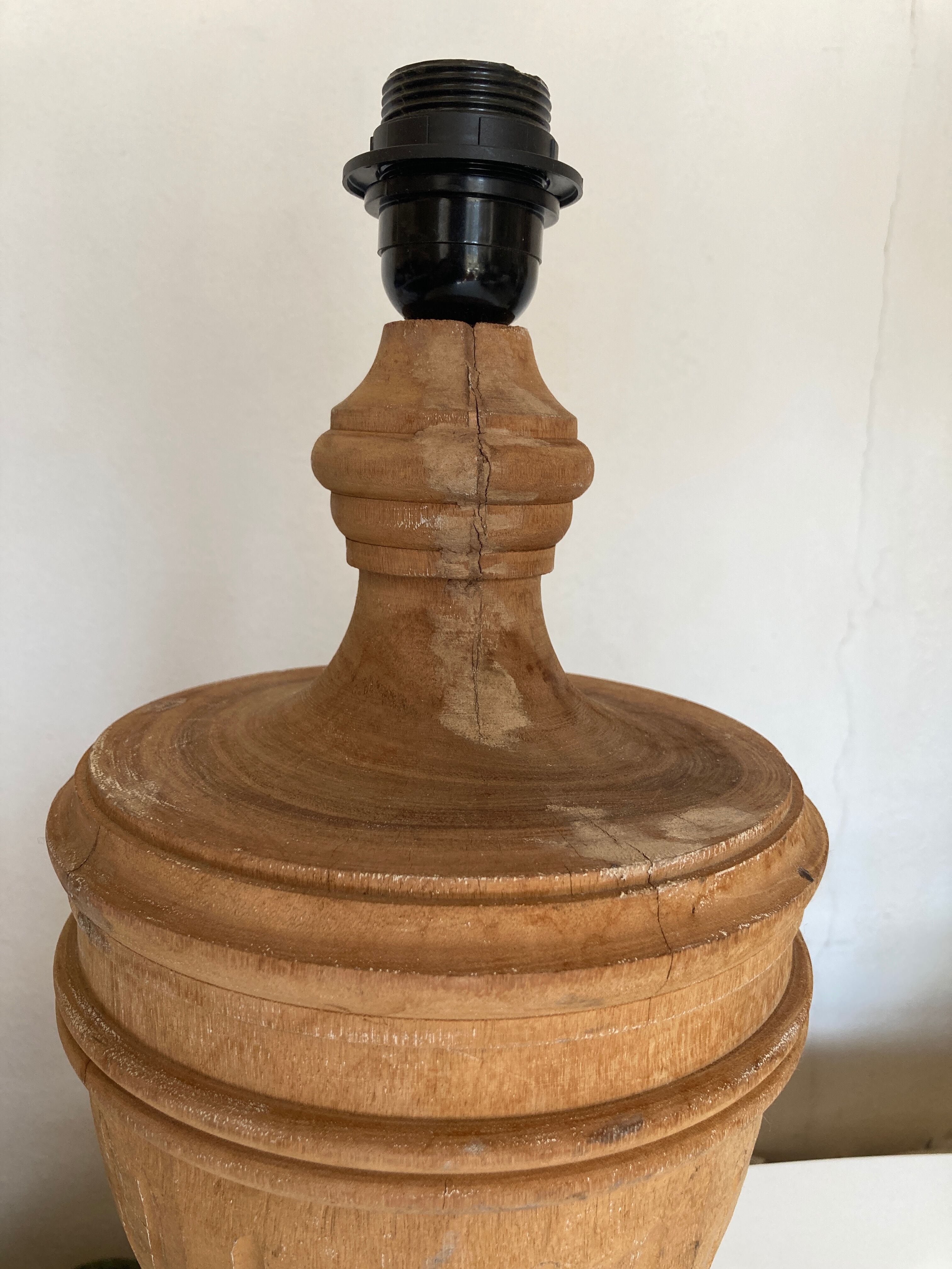 Classic neo-classic wooden baluster lamp in washed XL wood