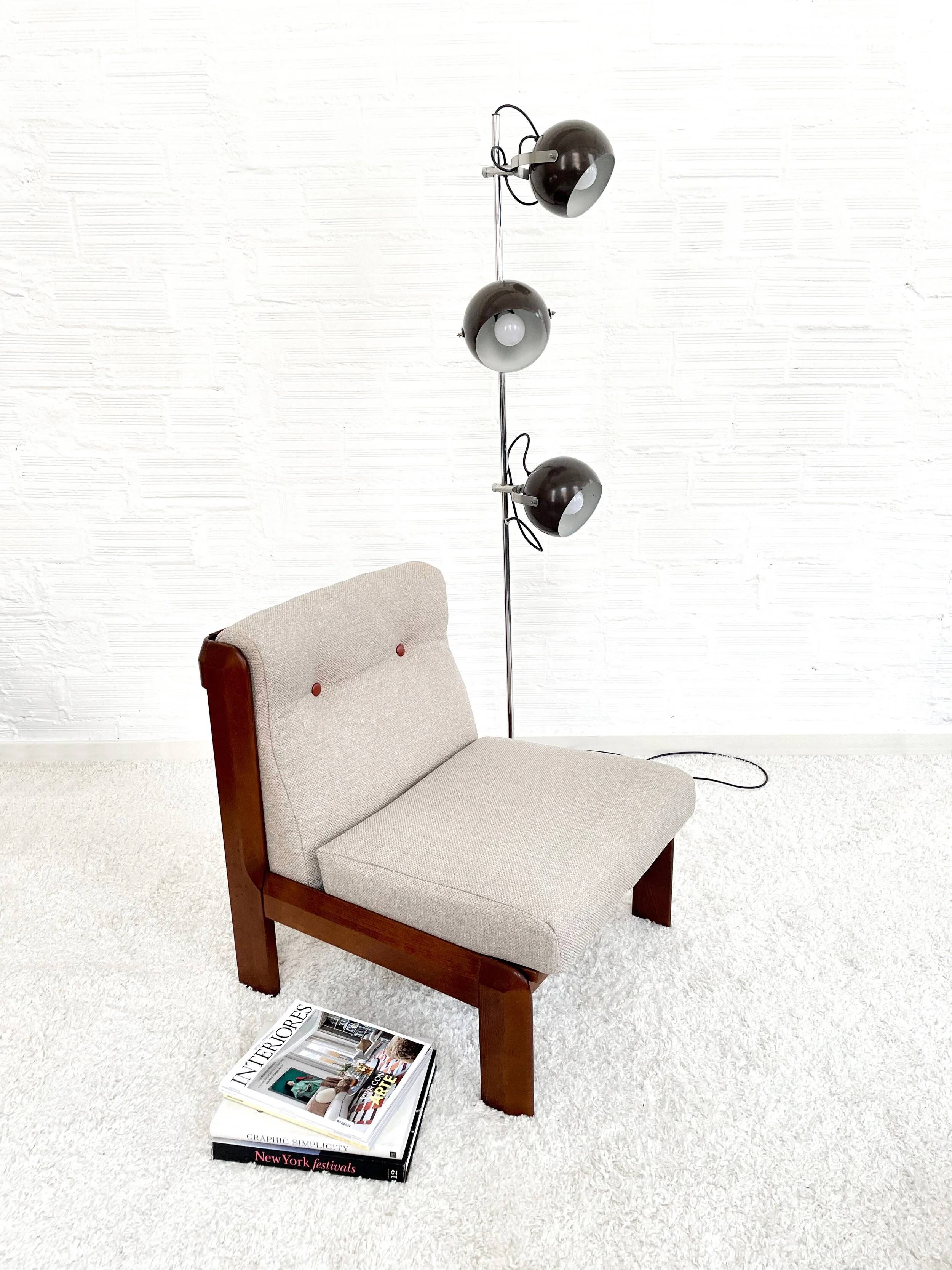 Guilleumas armchair. Upholstered in raw. Spain 70s