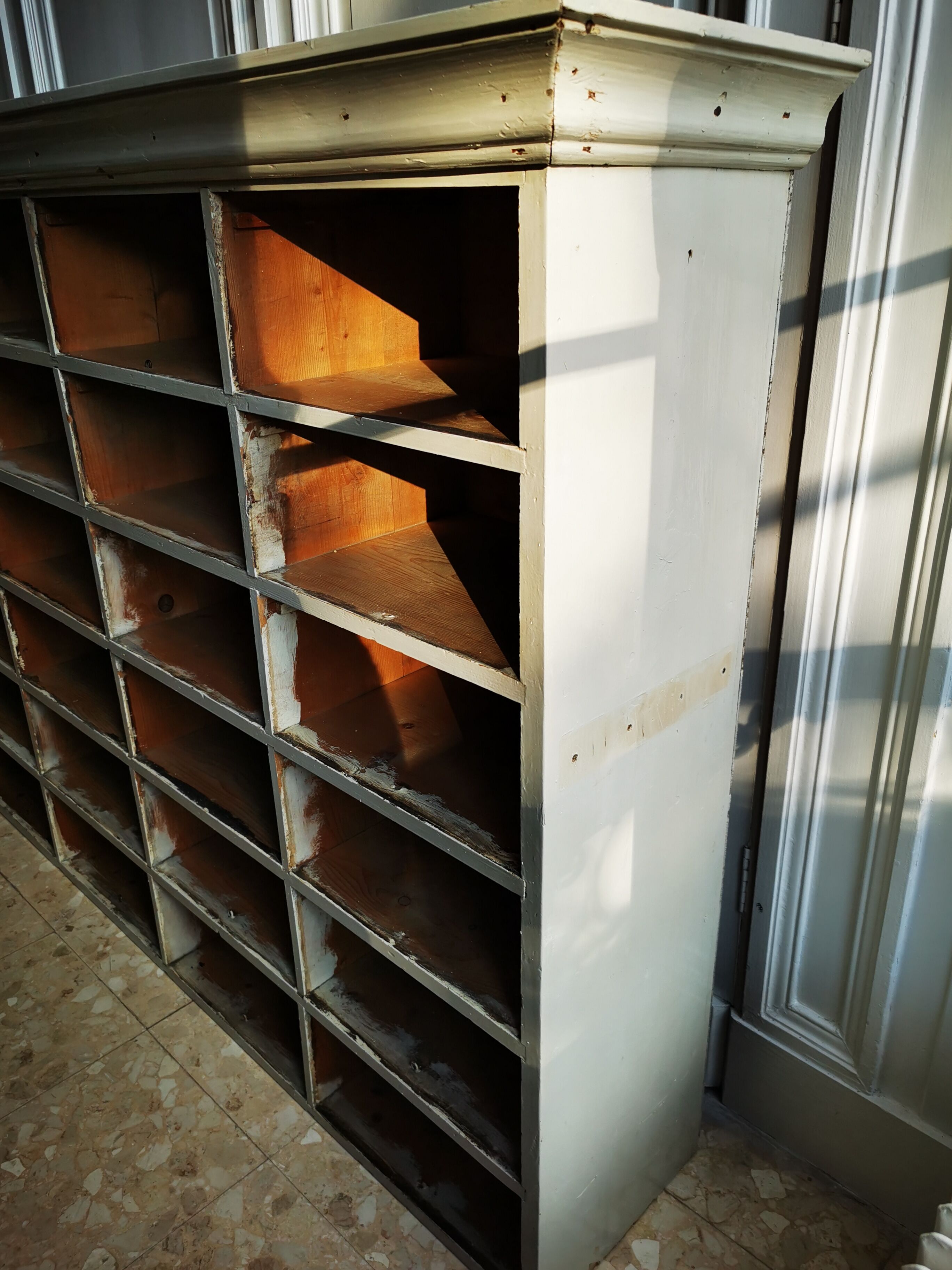 Former cabinet with lockers