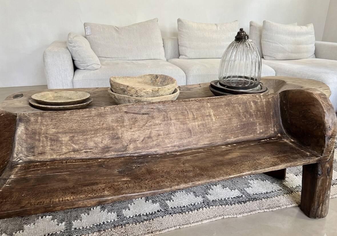 Traditional monoxyle bench in solid Indian wood.