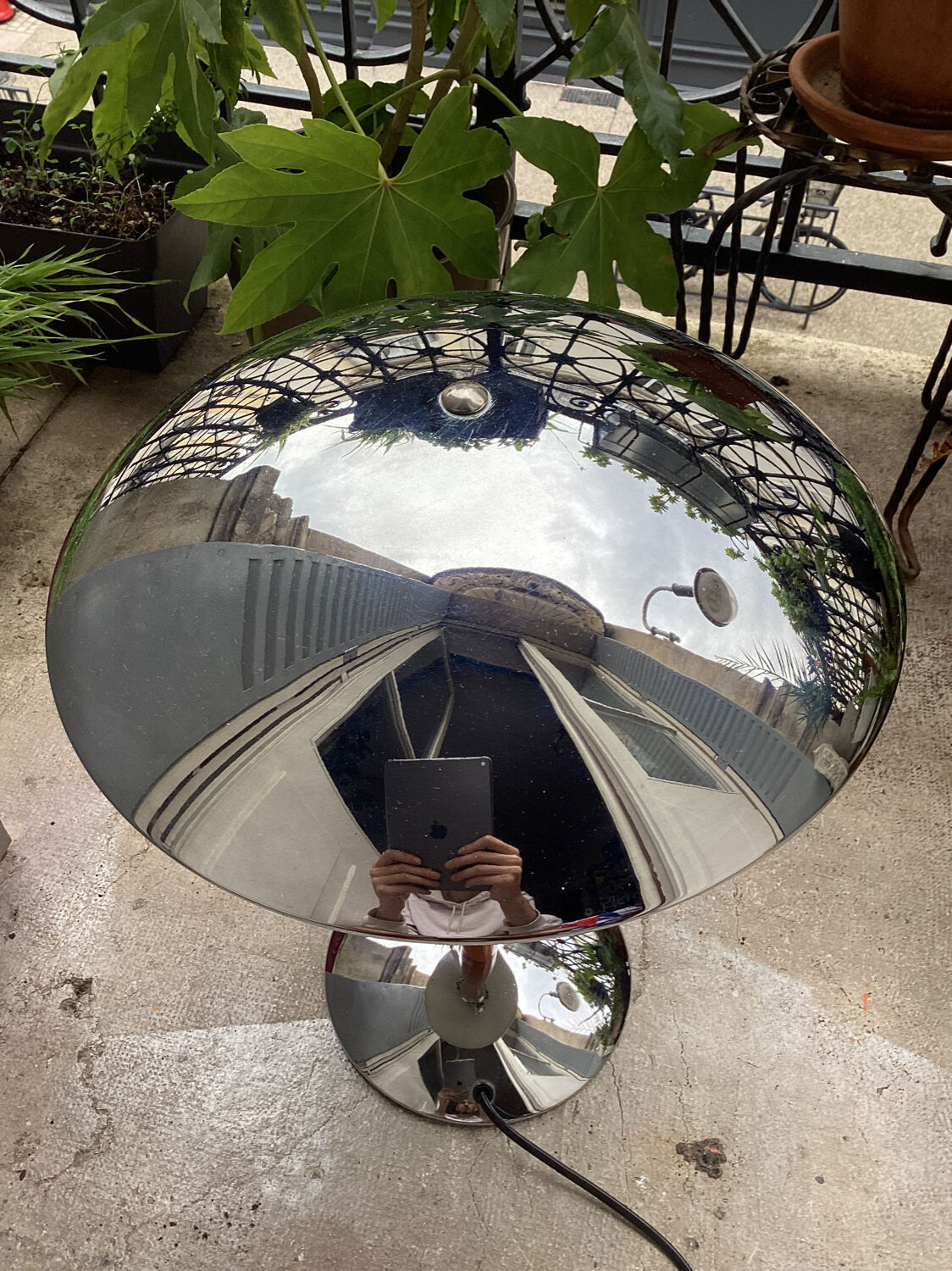 Vintage design liner mushroom table lamp