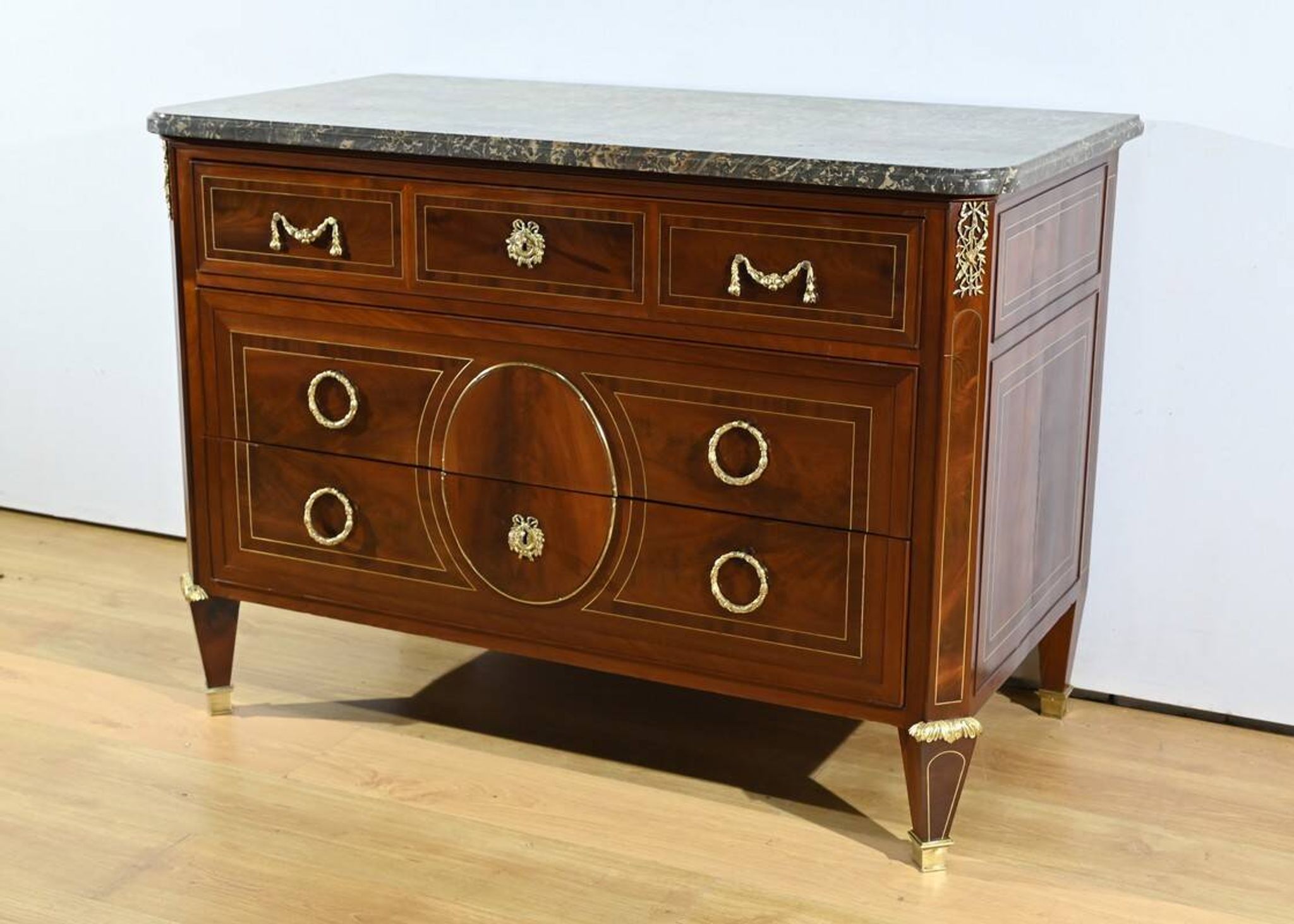 Rare Commode en Acajou, époque Louis XVI – 2ème partie XVIIIe