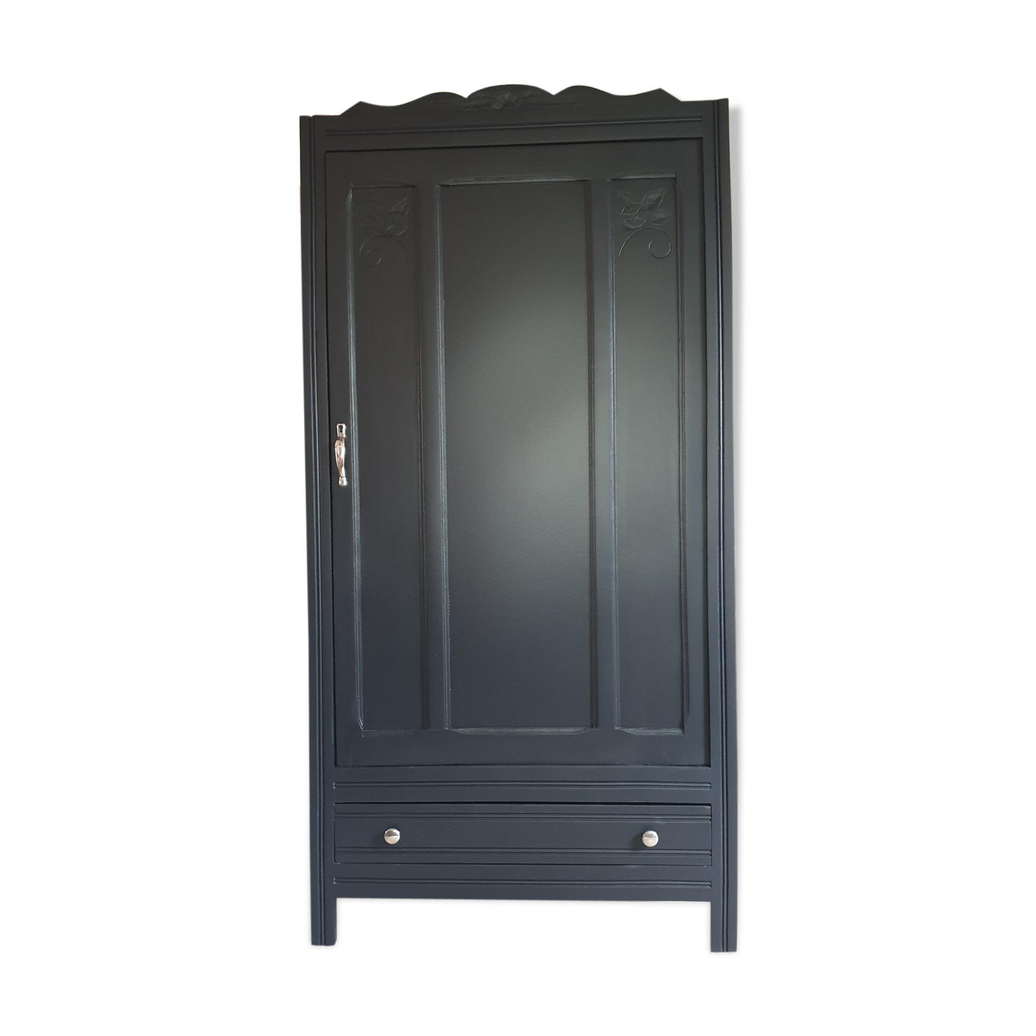 Black parisian wardrobe