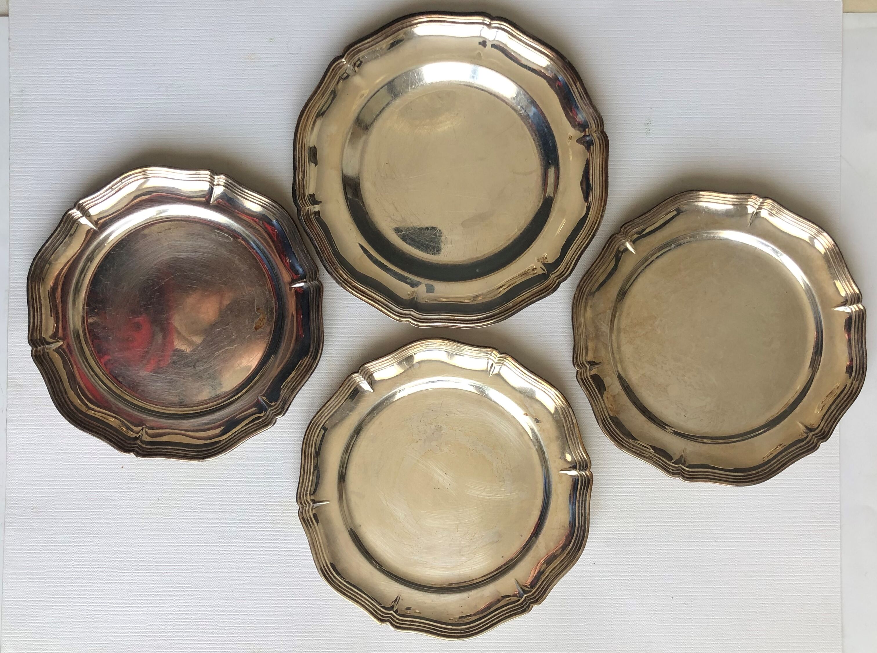 4 Silver metal bottle bottom