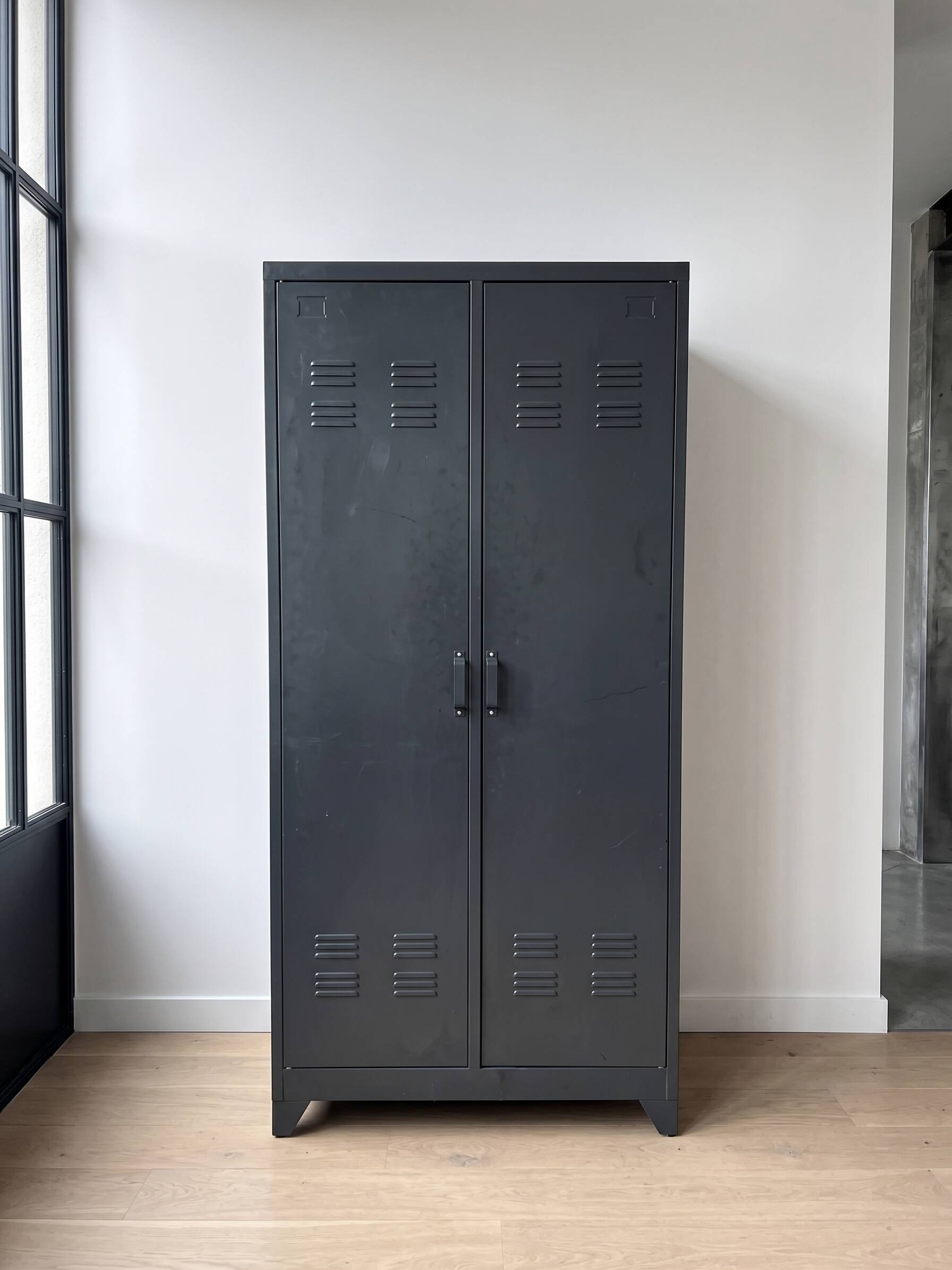 Metal cabinet