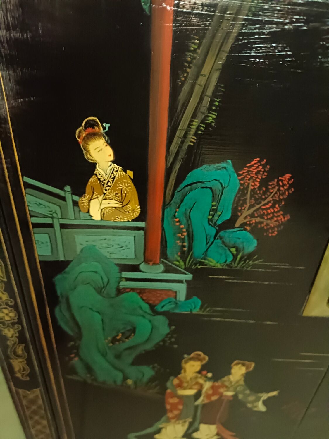 Chinese sideboard lacquered and hand painted