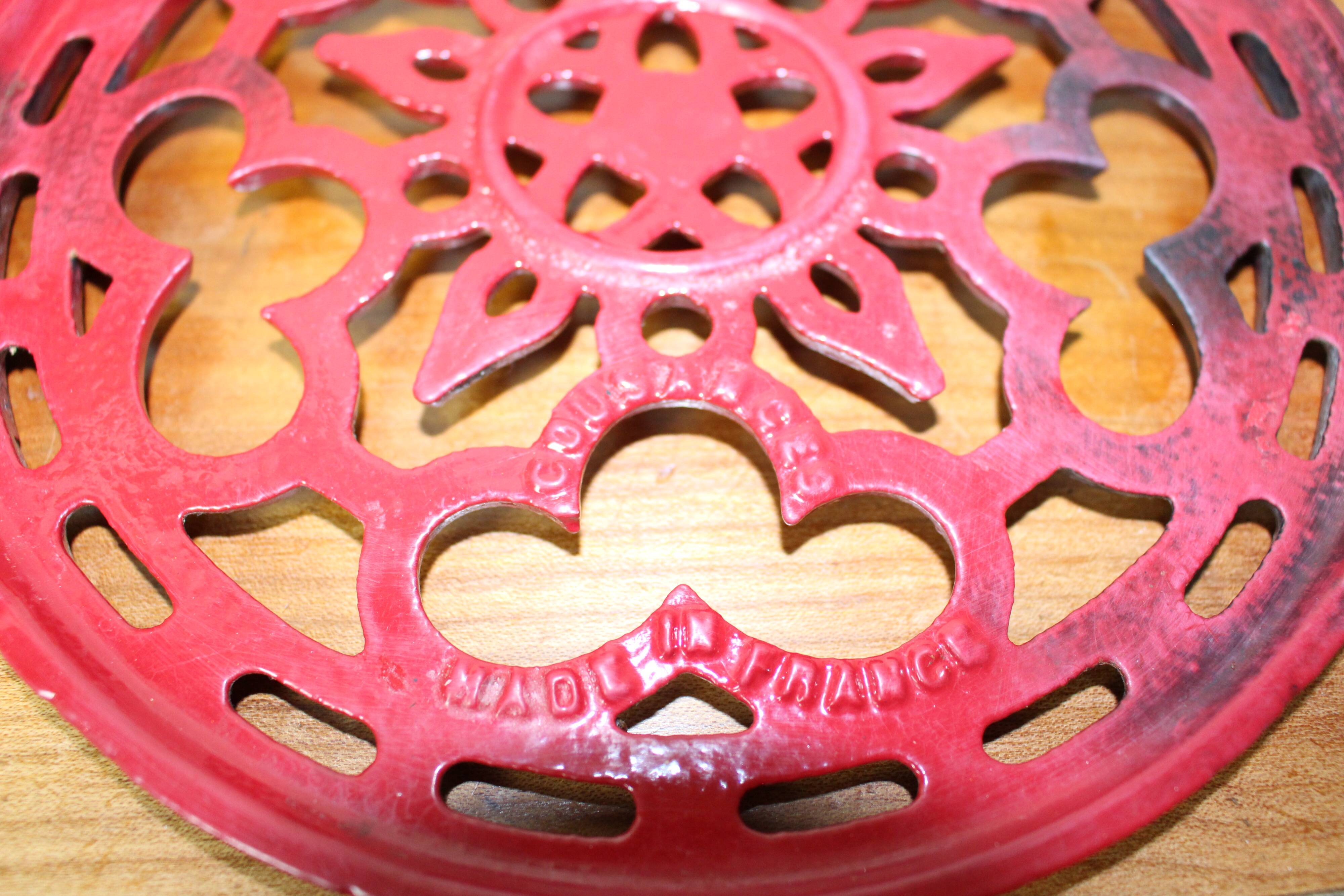 Enamelled cast iron flat