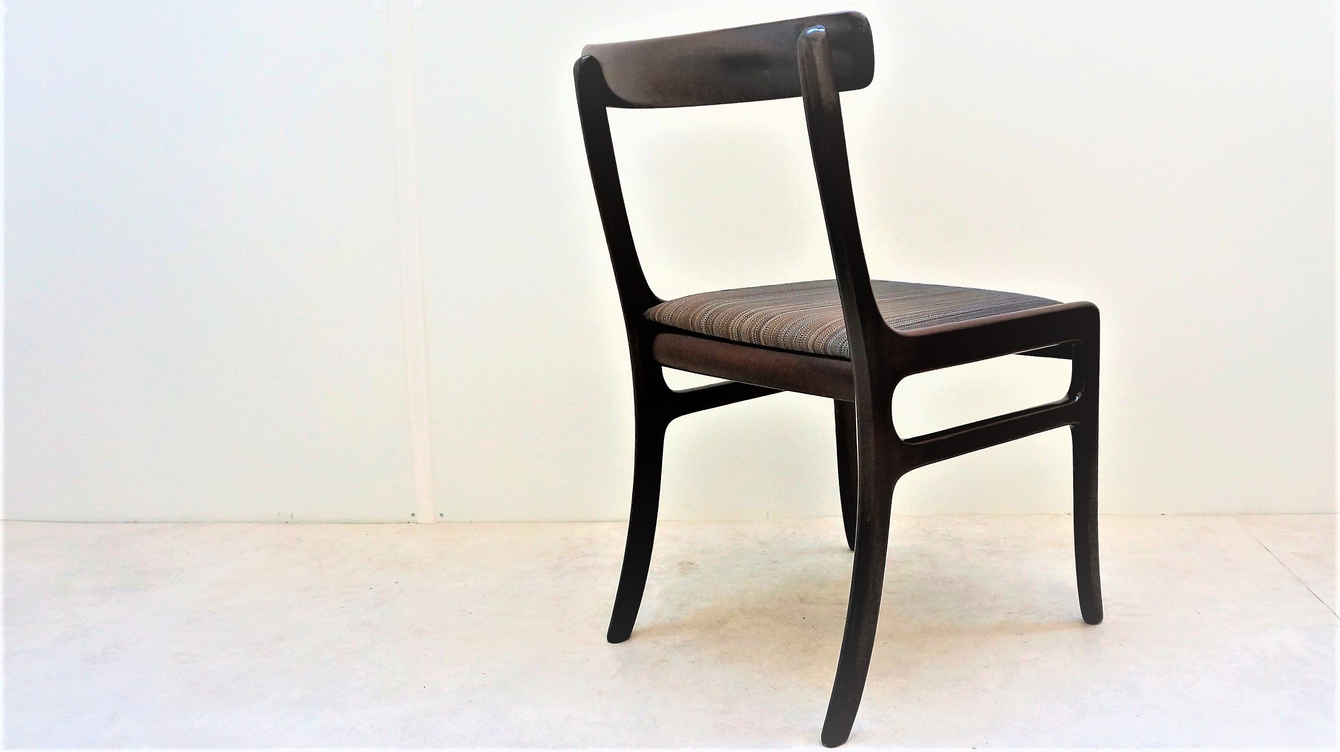 Series of 8 chairs Rundstedlung Ole Wanscher