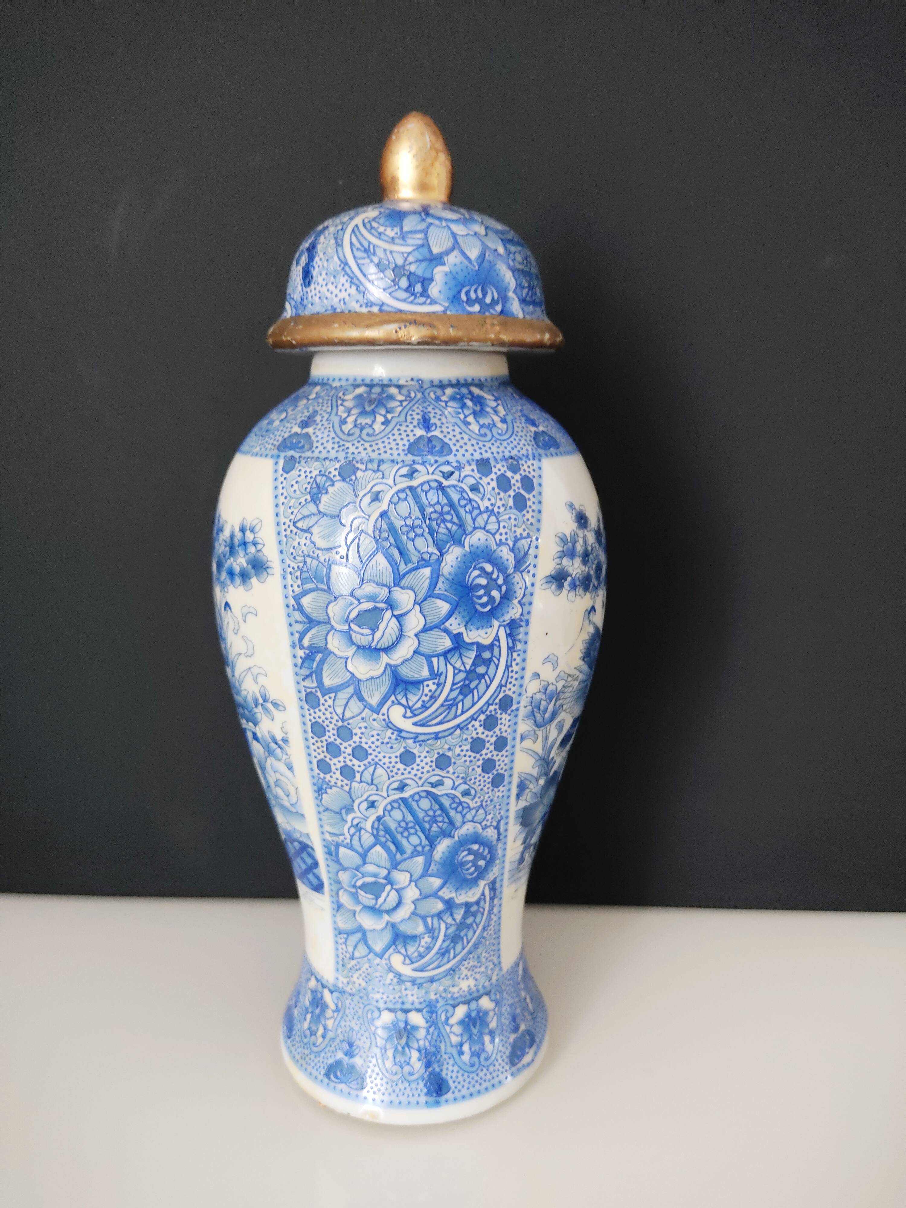 Covered vase with printed Asian décor