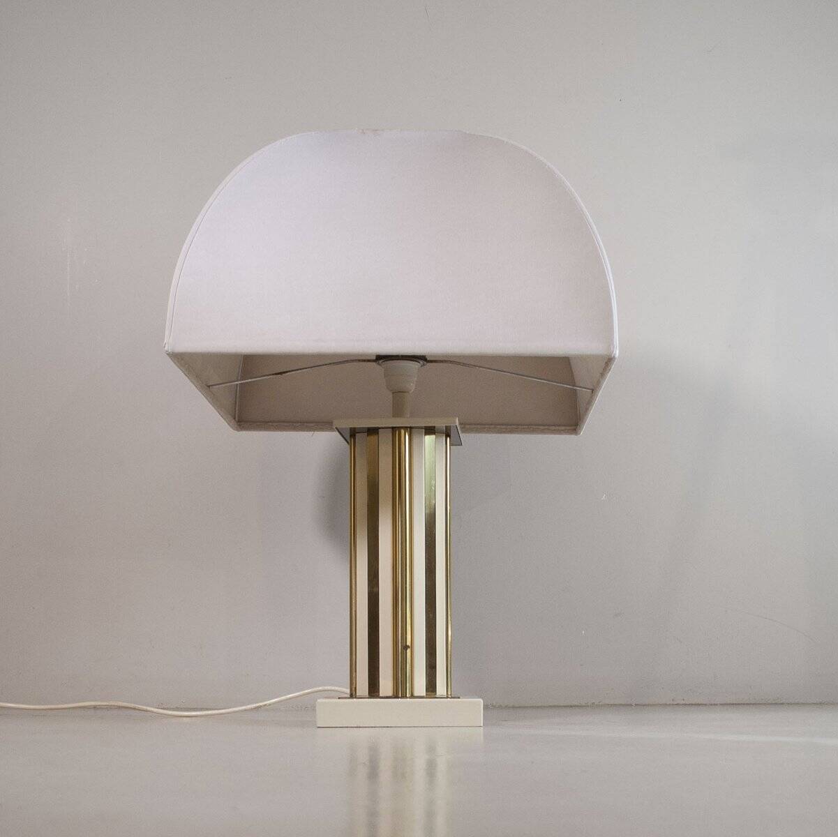 Table lamp in brass and lacquered metal with a fabric shade by Romeo Rega, 1960s.
