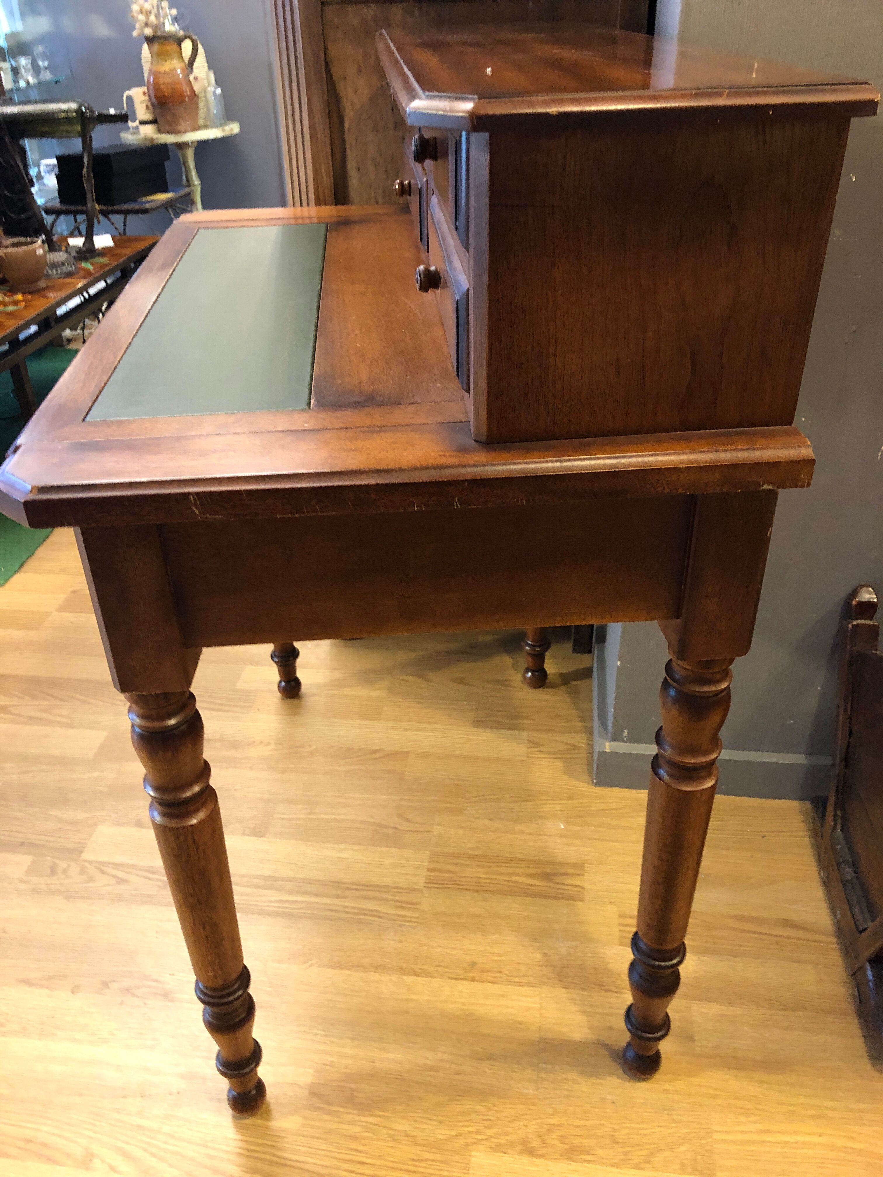 Louis Philippe office with financial