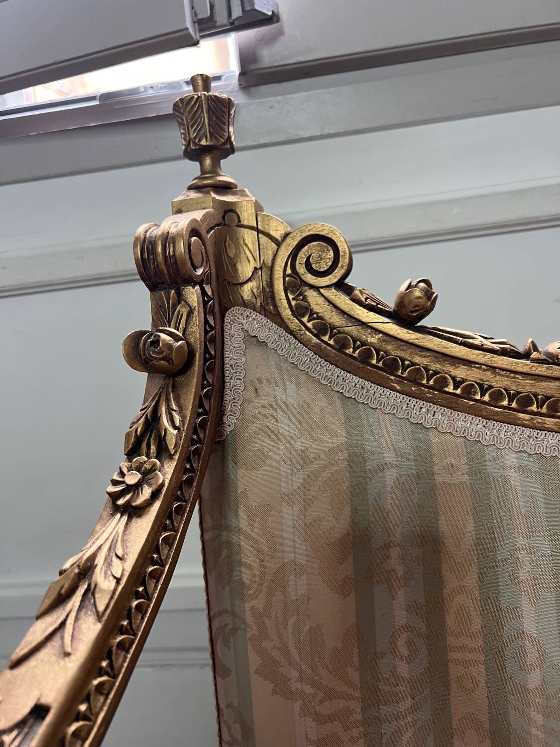 Exceptional Louis XVI style bench in gilded wood - Late 19th century