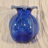 Vase boule en verre soufflé bleu