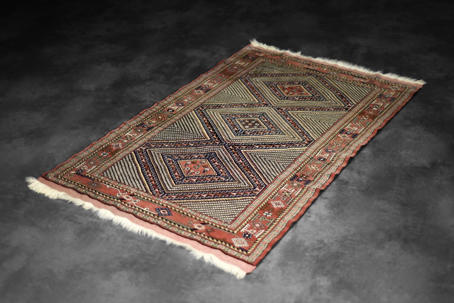 Vintage Hand-Woven Oriental Shiraz Rug, 1960s