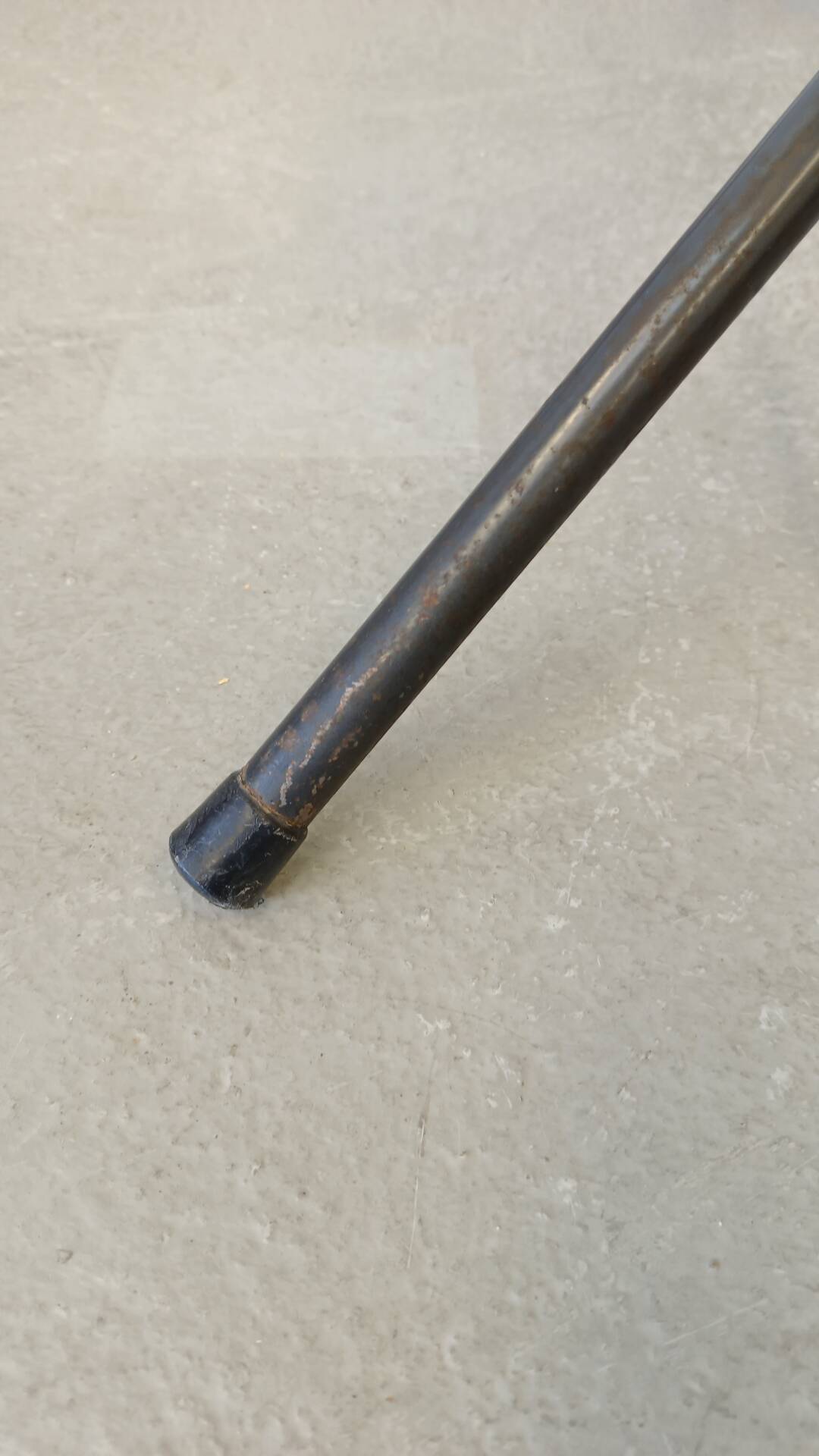 Tripod floor lamp