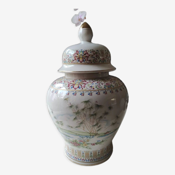 Vase avec couvercle de style Asiatique artisanale en porcelaine