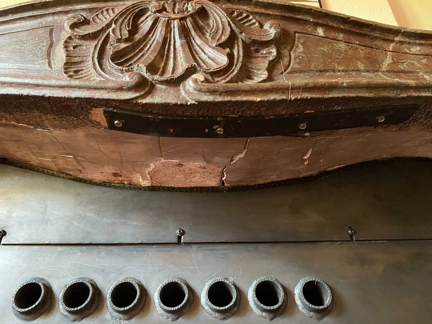 Louis XV fireplace in Burgundy stone with Danish stove