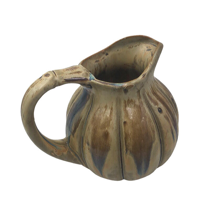 Dabbling melon pitcher