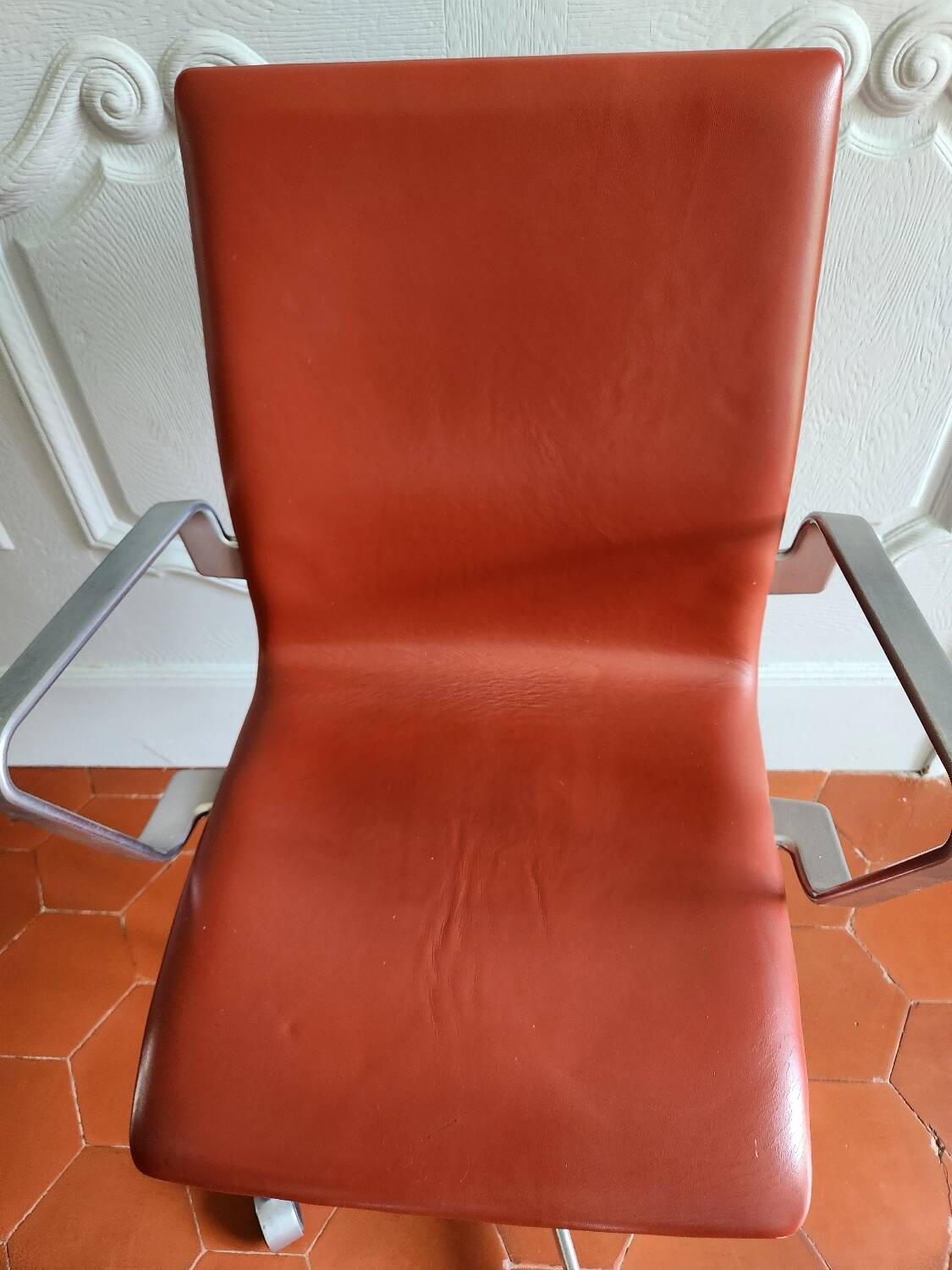 Oxford armchair by Fritz Hansen in walnut leather