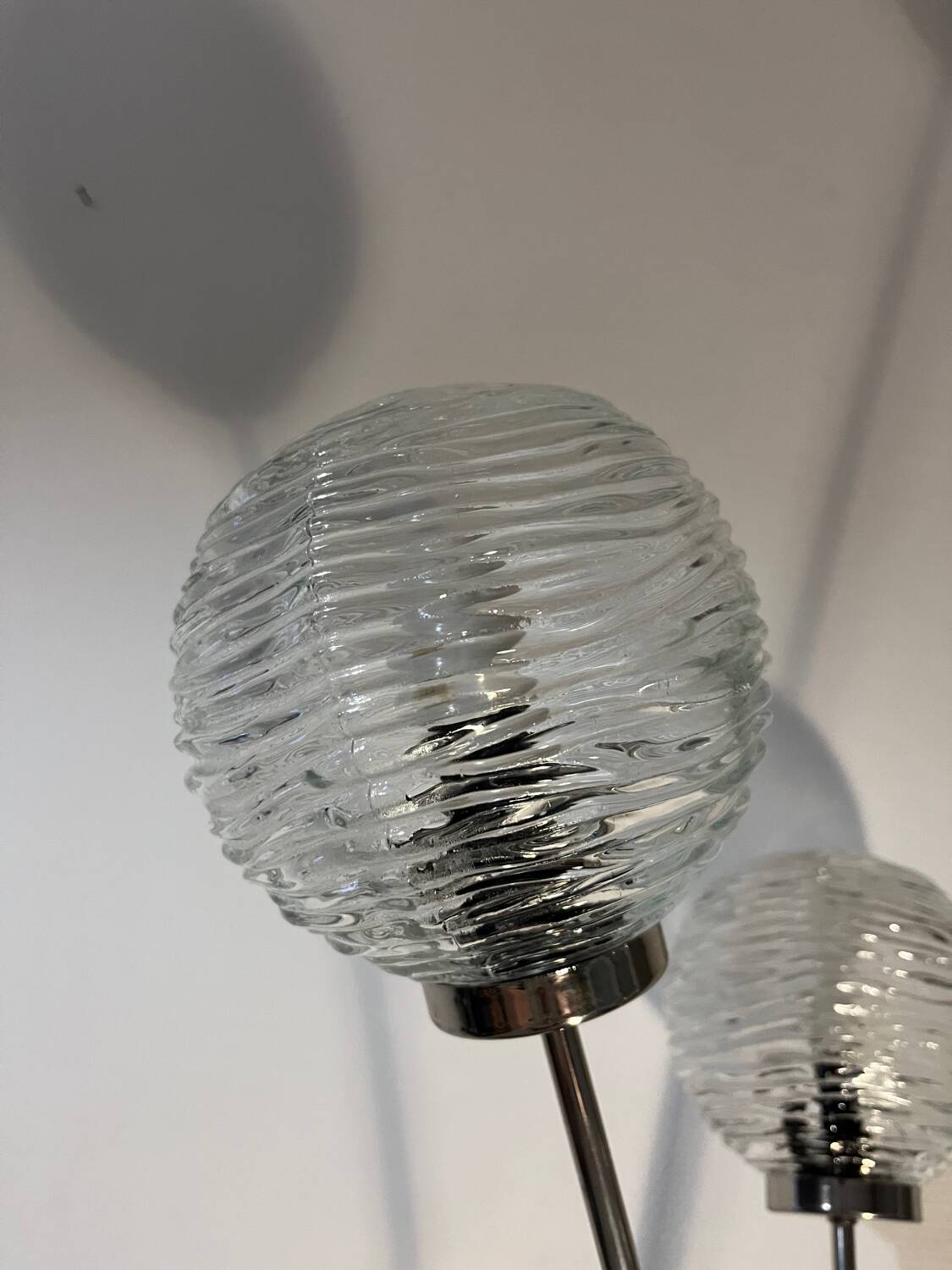 Lampadaire métal socle fonte 3 globes année 80