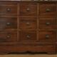 Commode style colonial