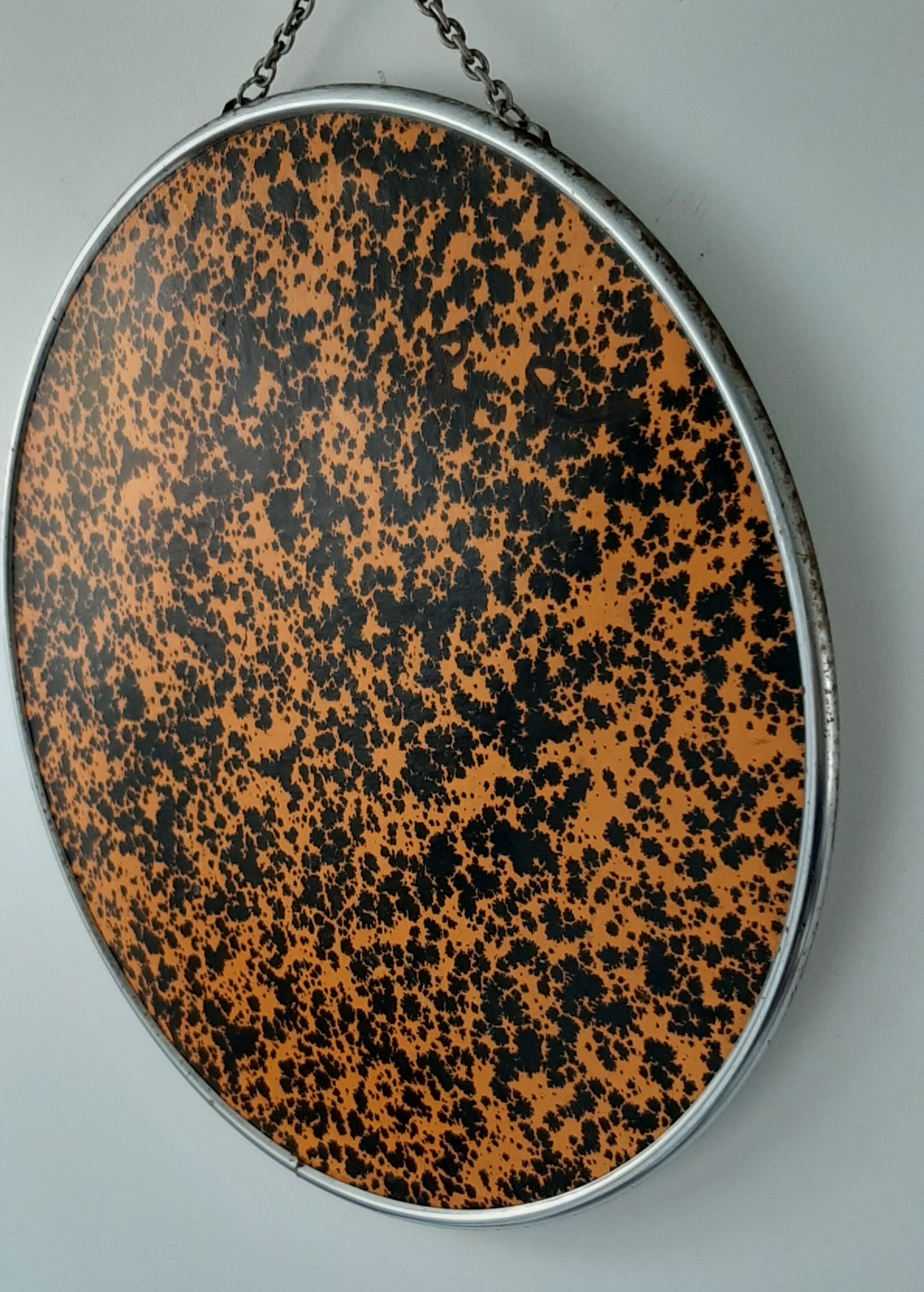 Round barber mirror with chain 29cm