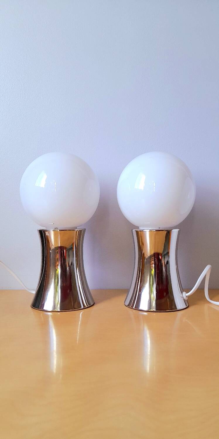 Pair of chromed metal and opaline lamps, 1980.