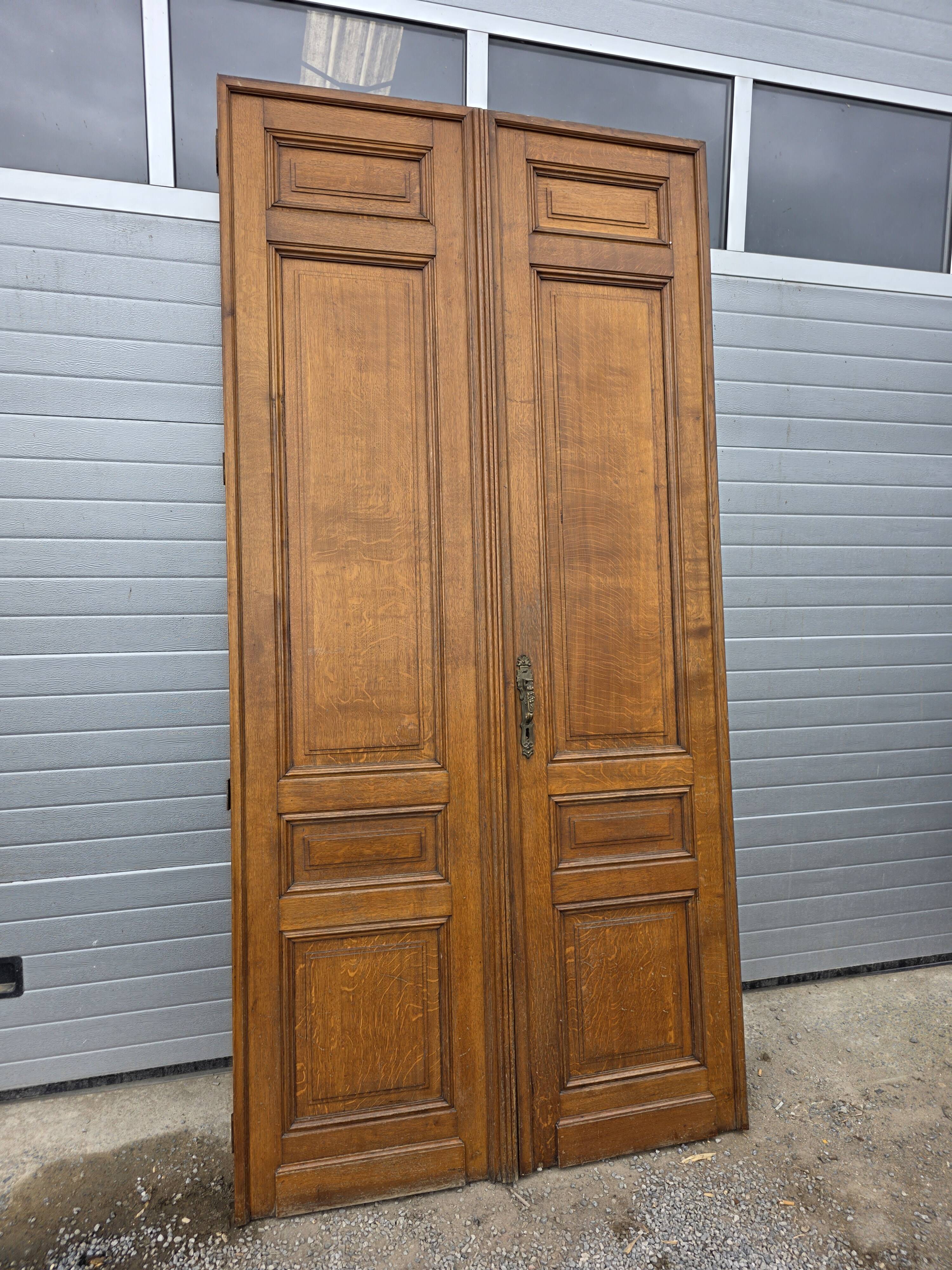 Paire de portes de séparation anciennes