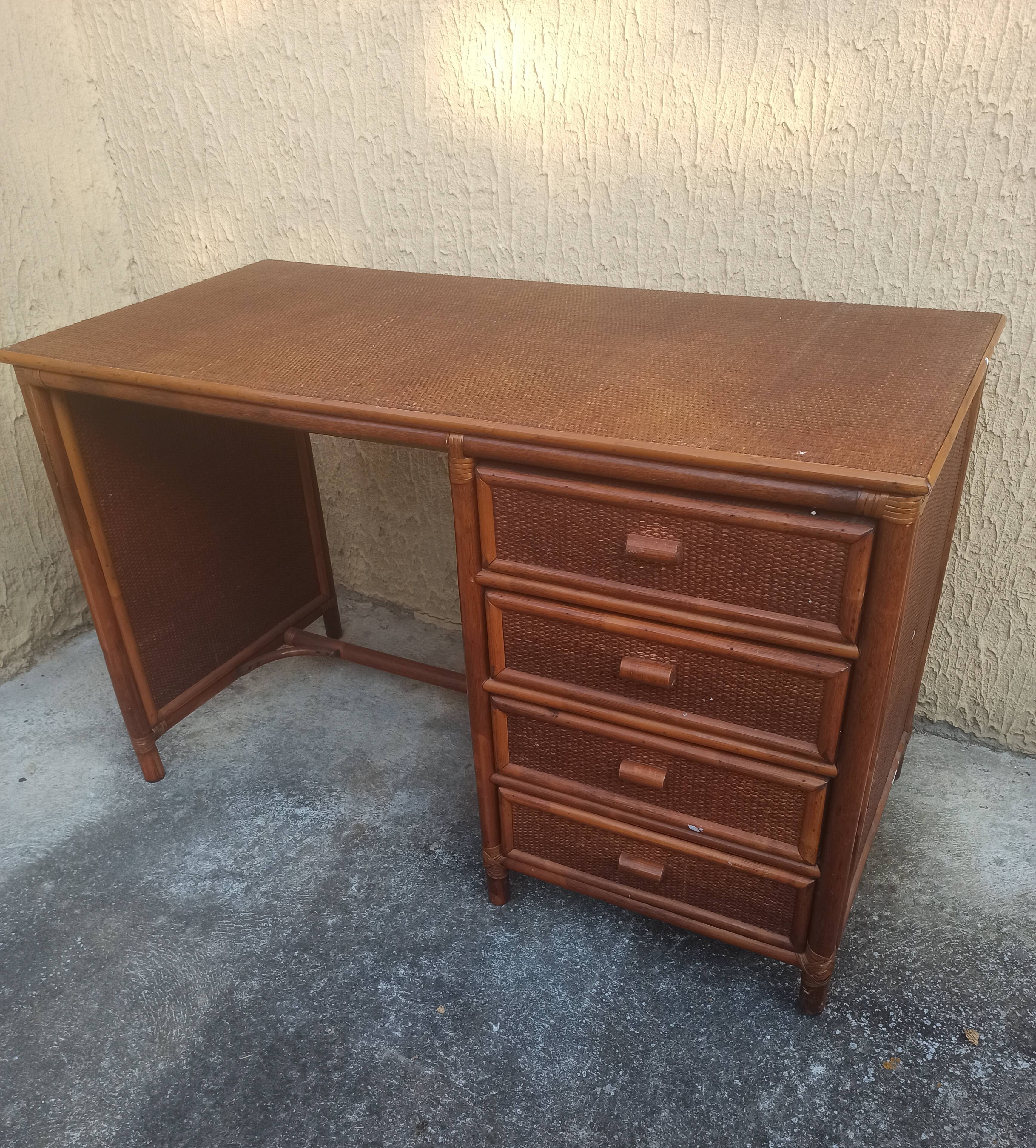 Bureau en rotin