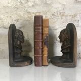Antique bookends, Bust figure in bronze patinated plaster. 19 x 13 cm