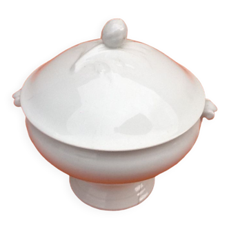Old tureen White porcelain decorated with oak leaves