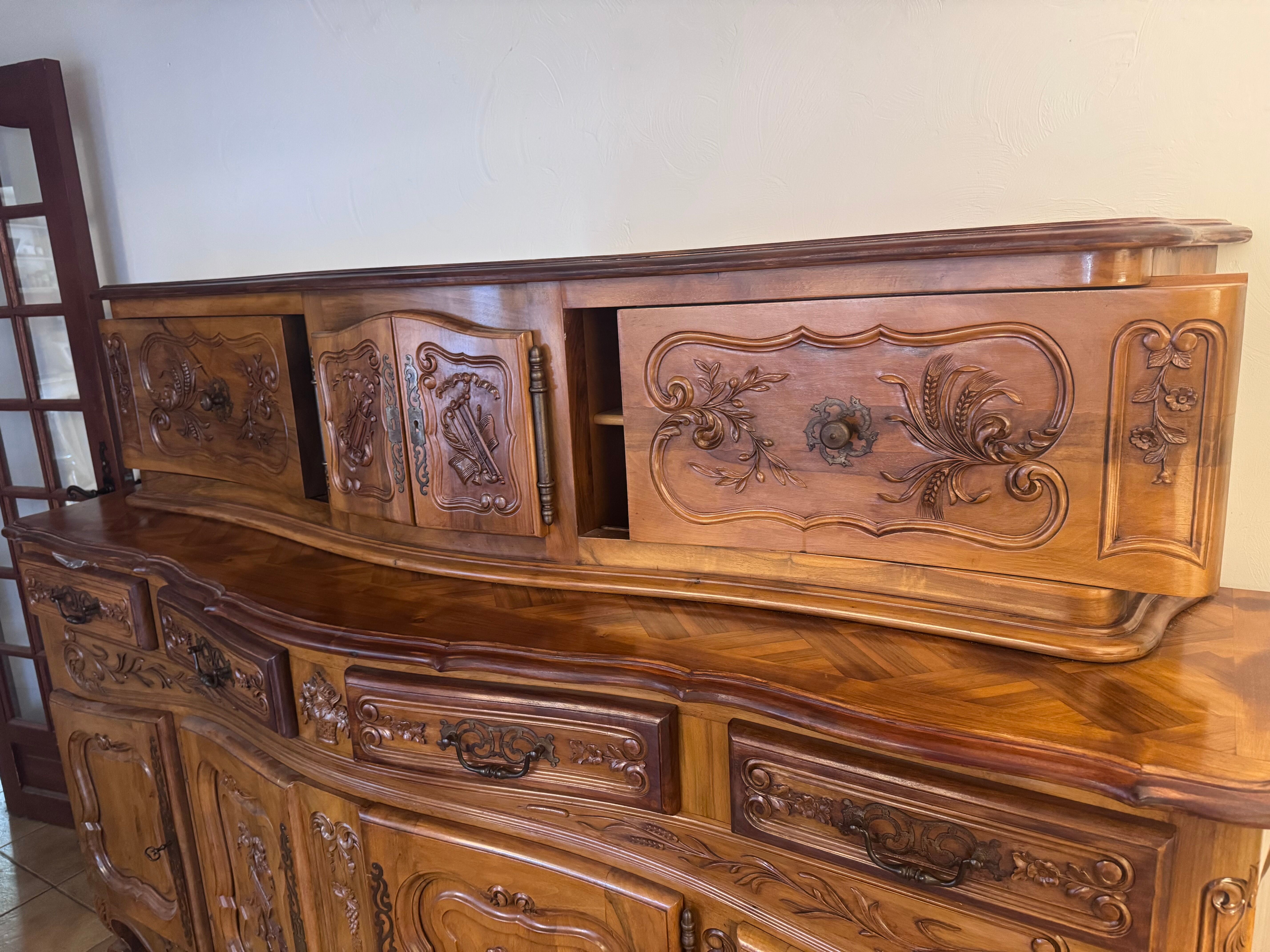 Carved solid walnut sliding buffet – Louis XV style