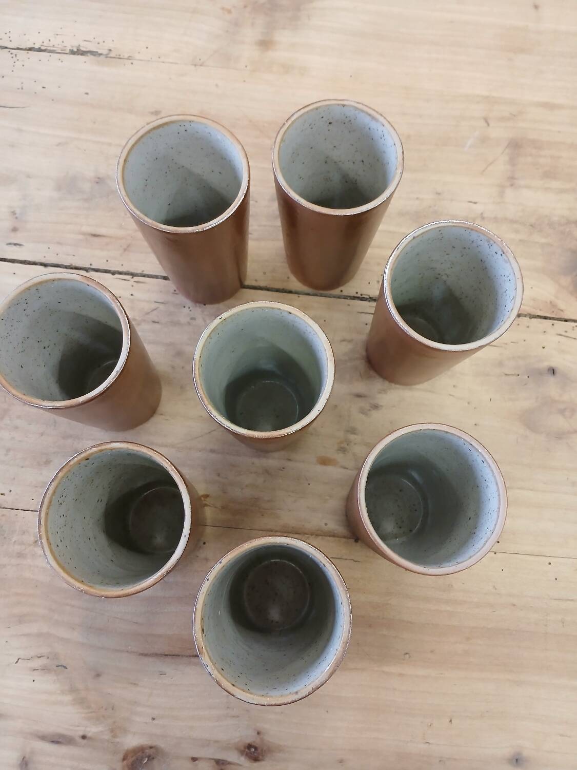 8 glazed stoneware mugs/cups