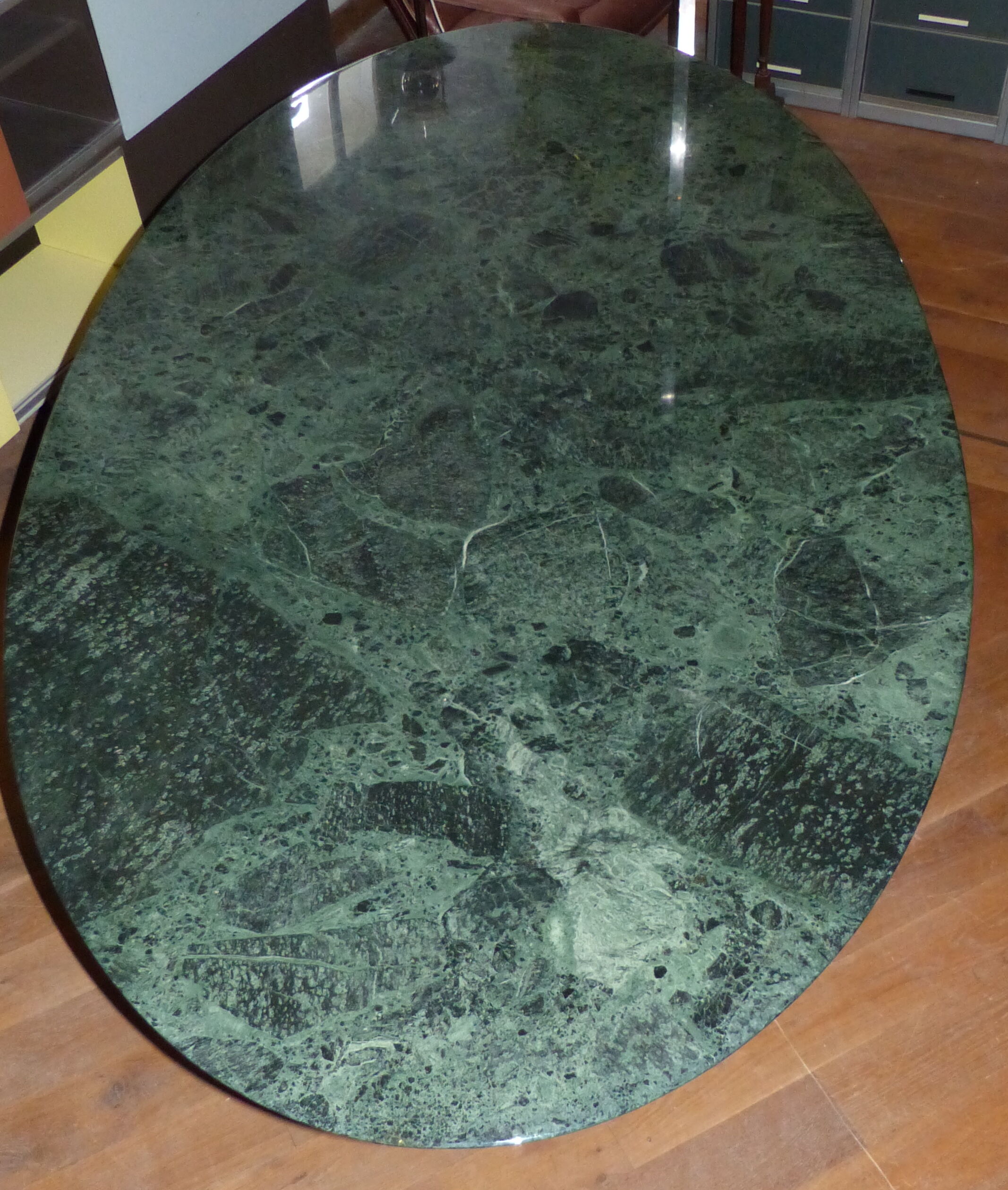 Table ovale plateau marbre Roche Bobois