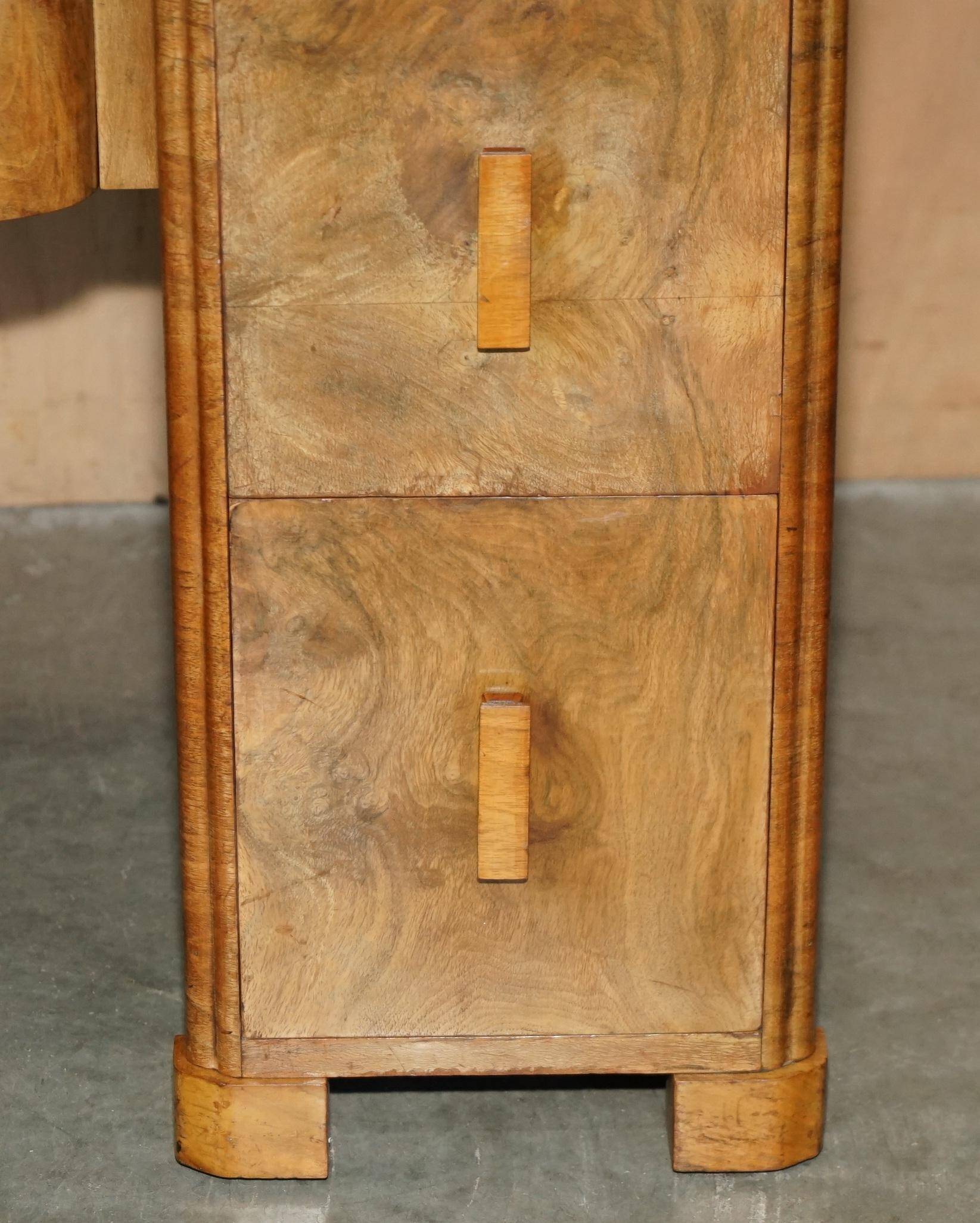 Art Deco dressing table in satin walnut with mirror, circa 1930.