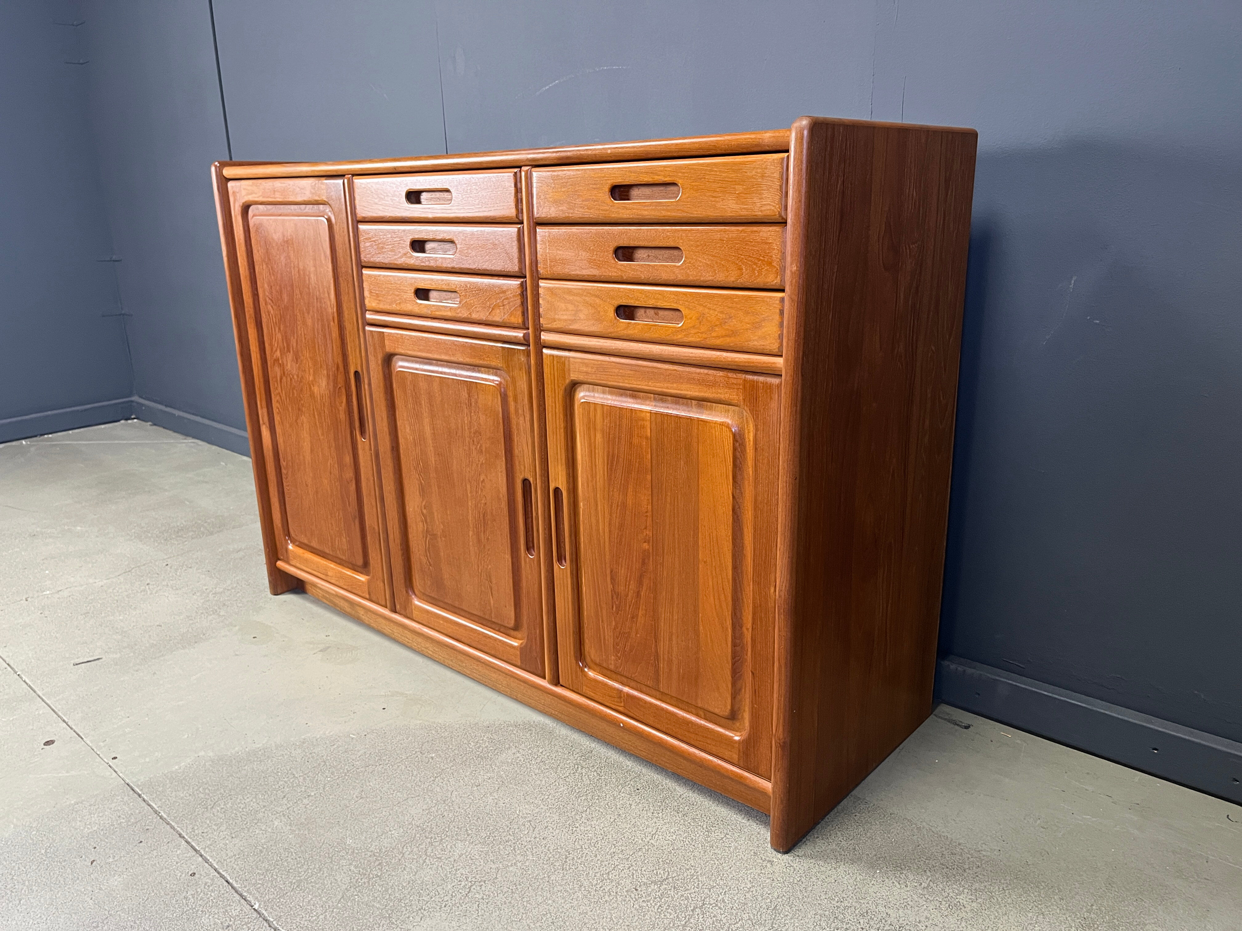 Buffet scandinave des années 1960 par Dyrlund.