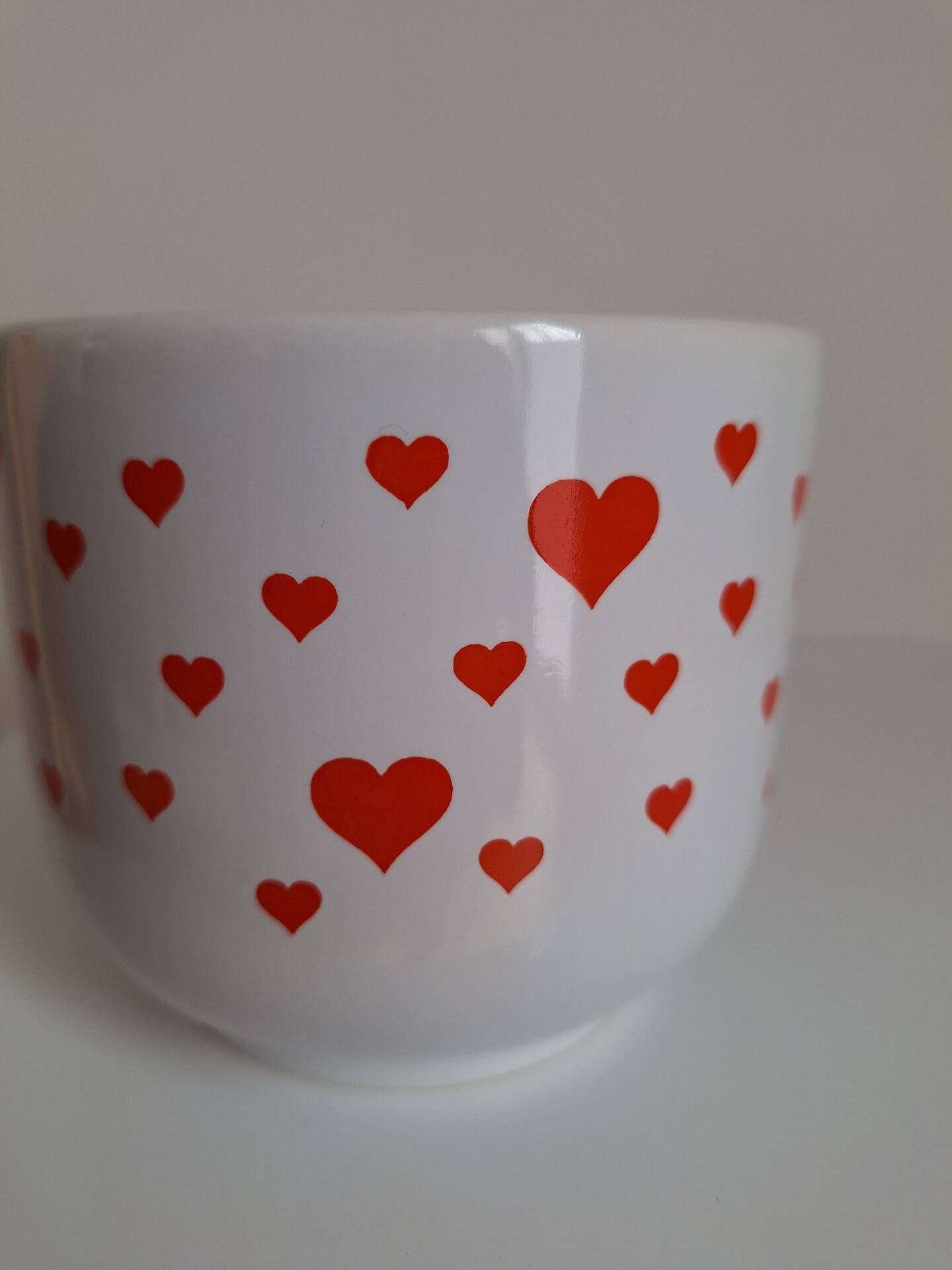 Large mug Staffordshire England hearts red and white, scent