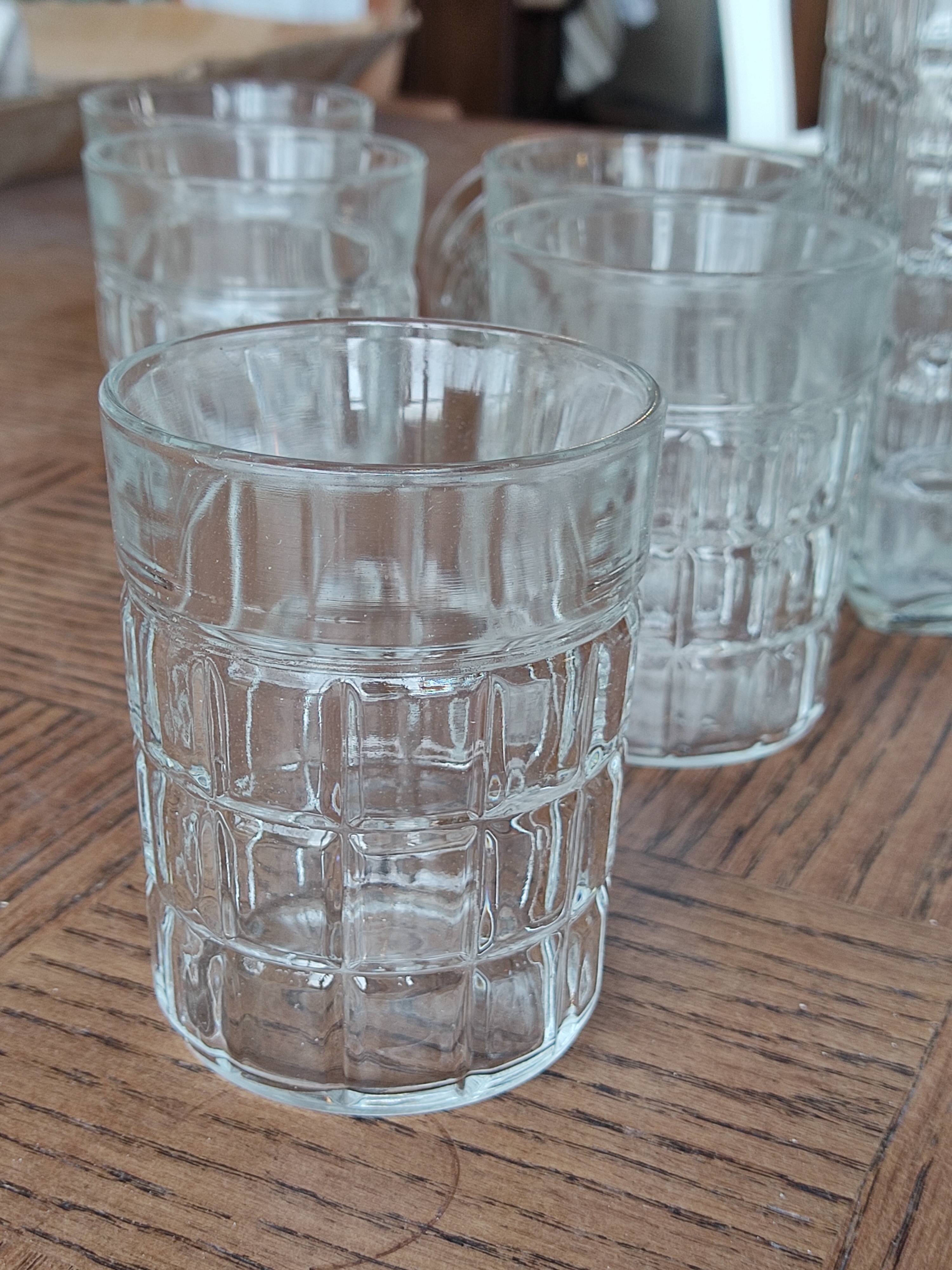 Glass decanter and 6 glasses